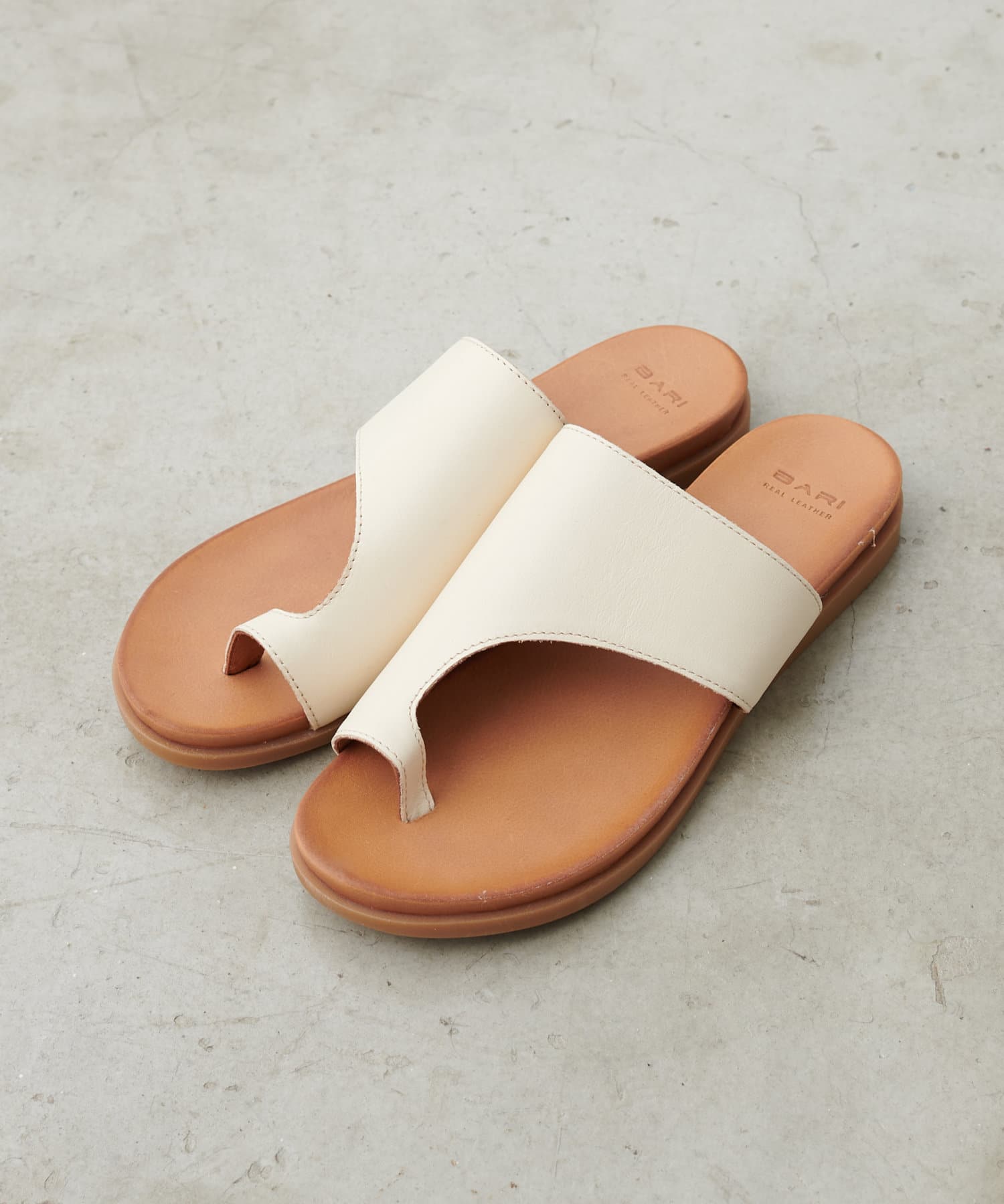 BARI 20%OFF レザートングフラットサンダル レディース タン