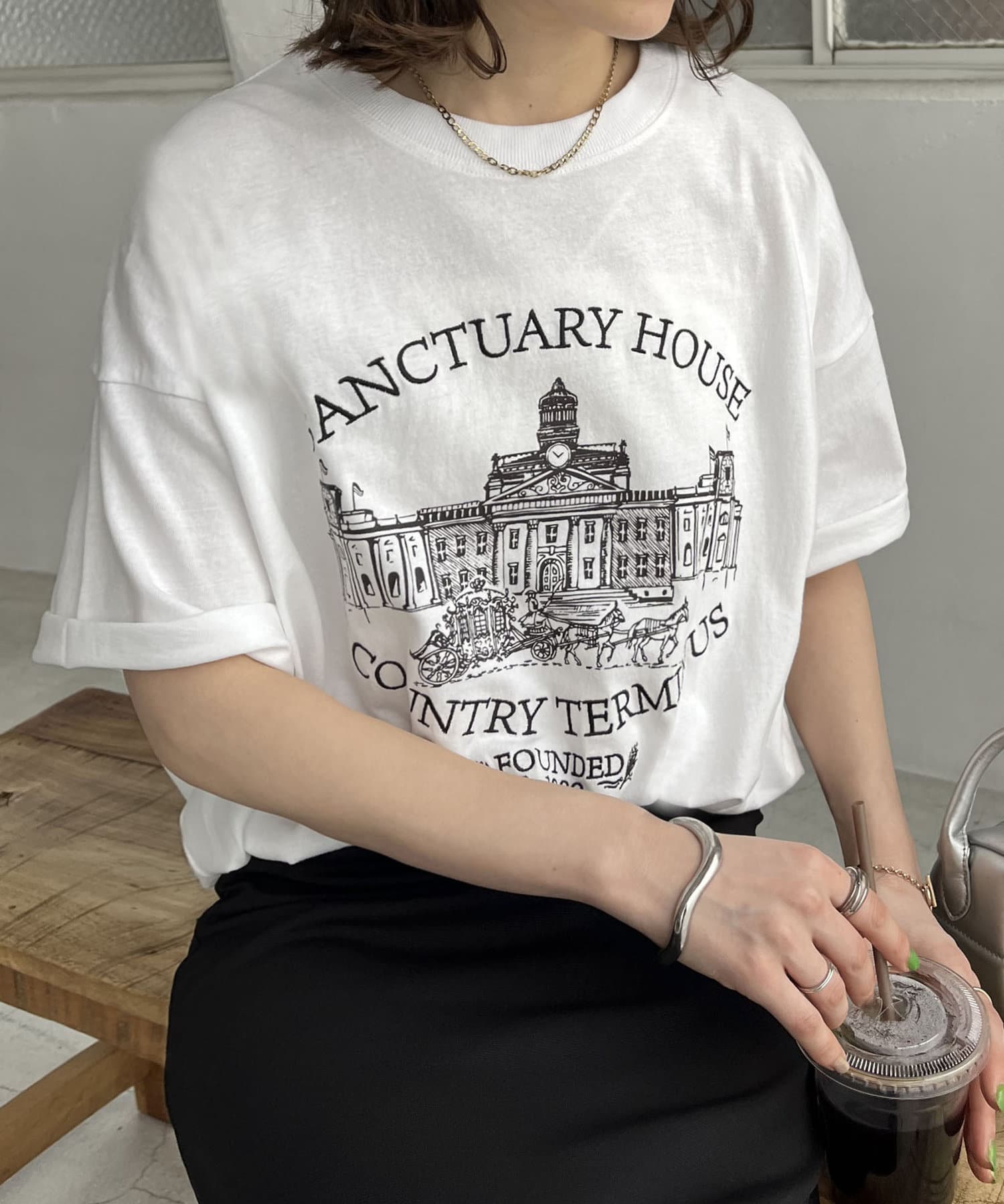 ユニセックス】モチーフ刺繍ロゴTシャツ | Discoat(ディスコート