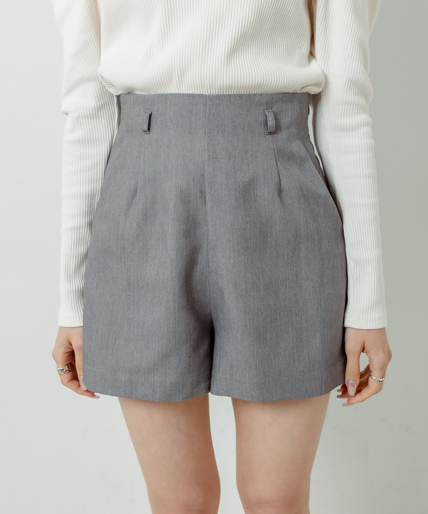 OLIVE des OLIVE(オリーブ デ オリーブ) チェーンベルト付きショートパンツ