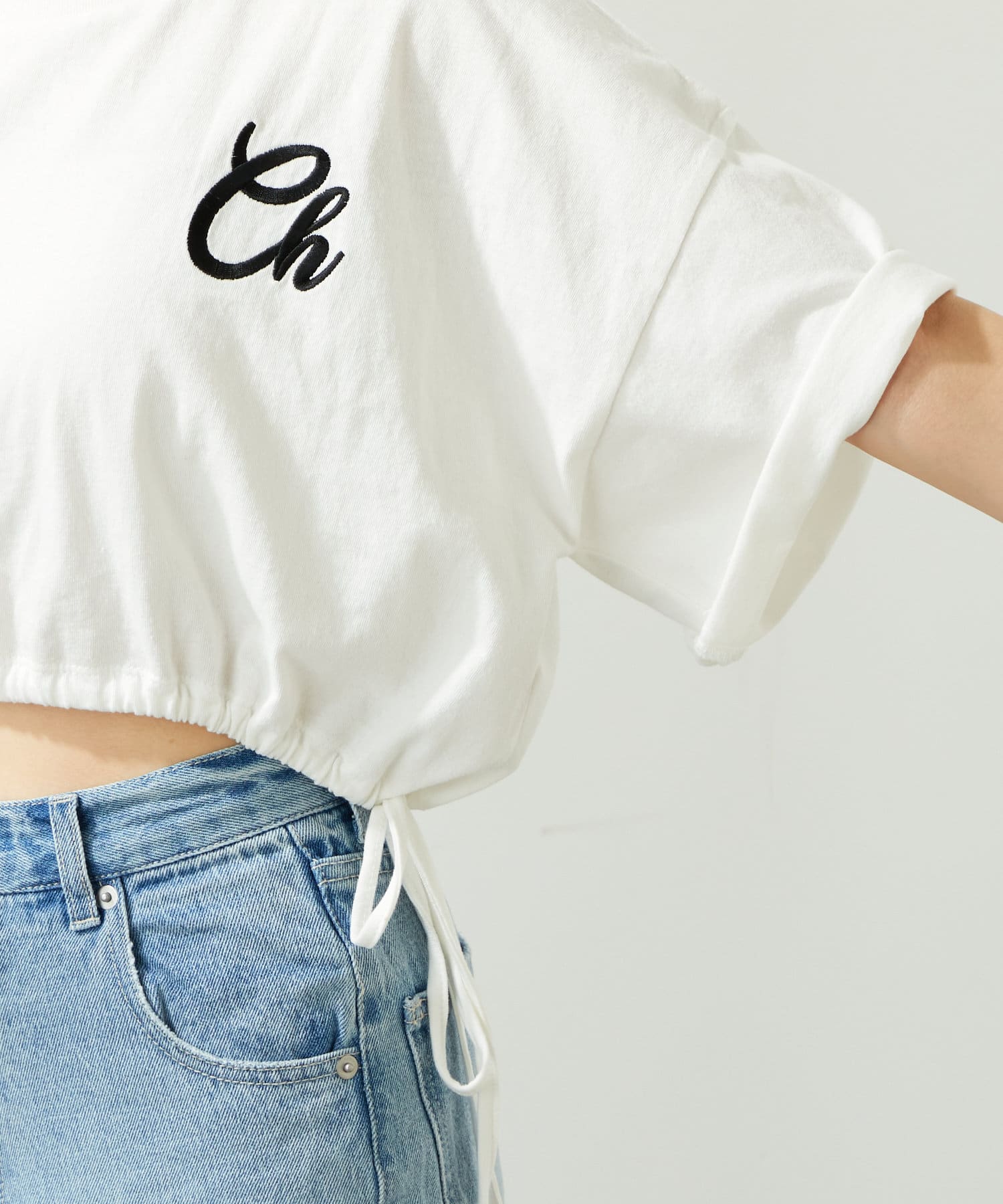 OUTLET(アウトレット) 【Chico】クロップドサイドリボンロゴTシャツ