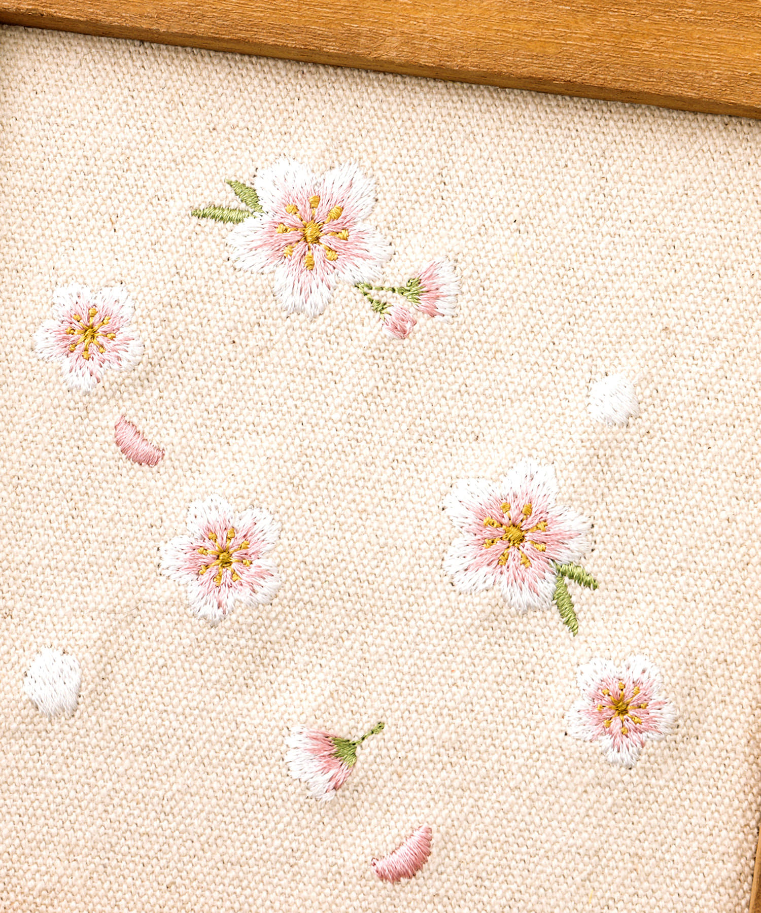 桜のあるお部屋】桜刺繍パネル | salut!(サリュ)ライフスタイル | PAL