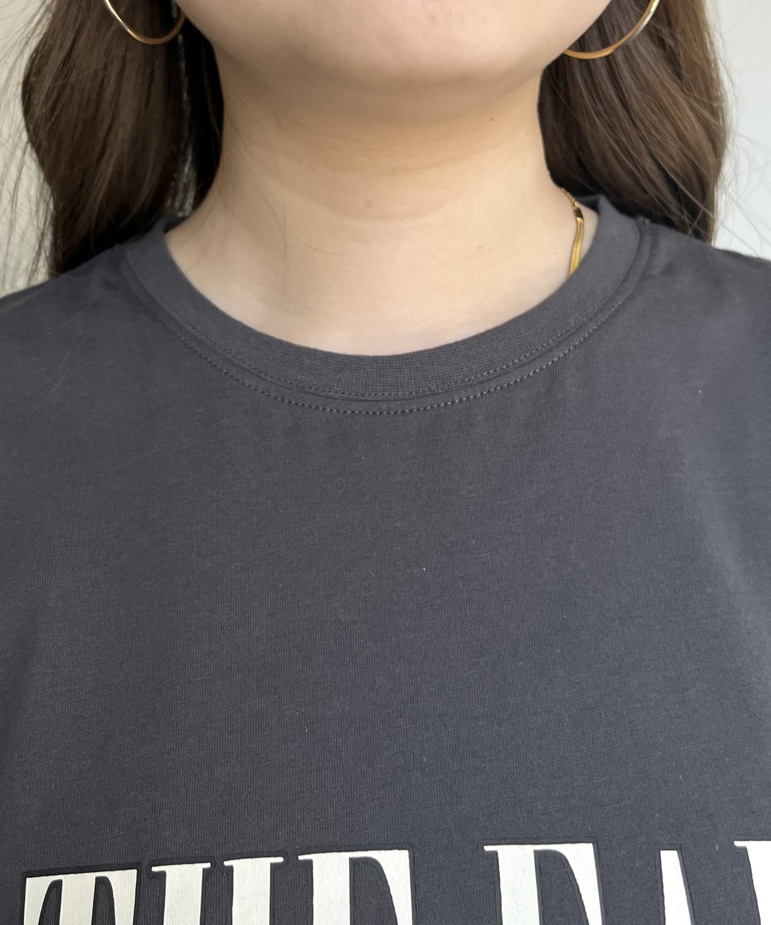 prose verse(プロズヴェール) ロゴプリントラウンドヘムTシャツ