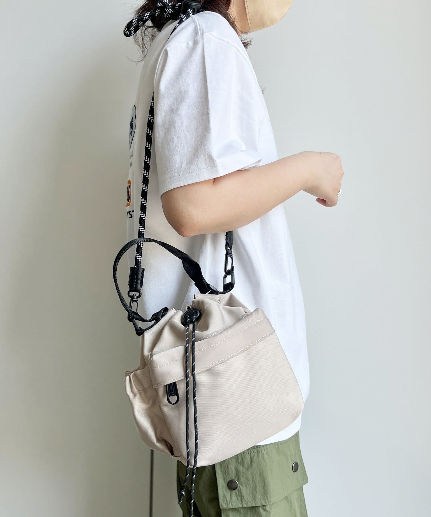 KiU ショルダーバッグ 2wayパラコードメッシュポケット