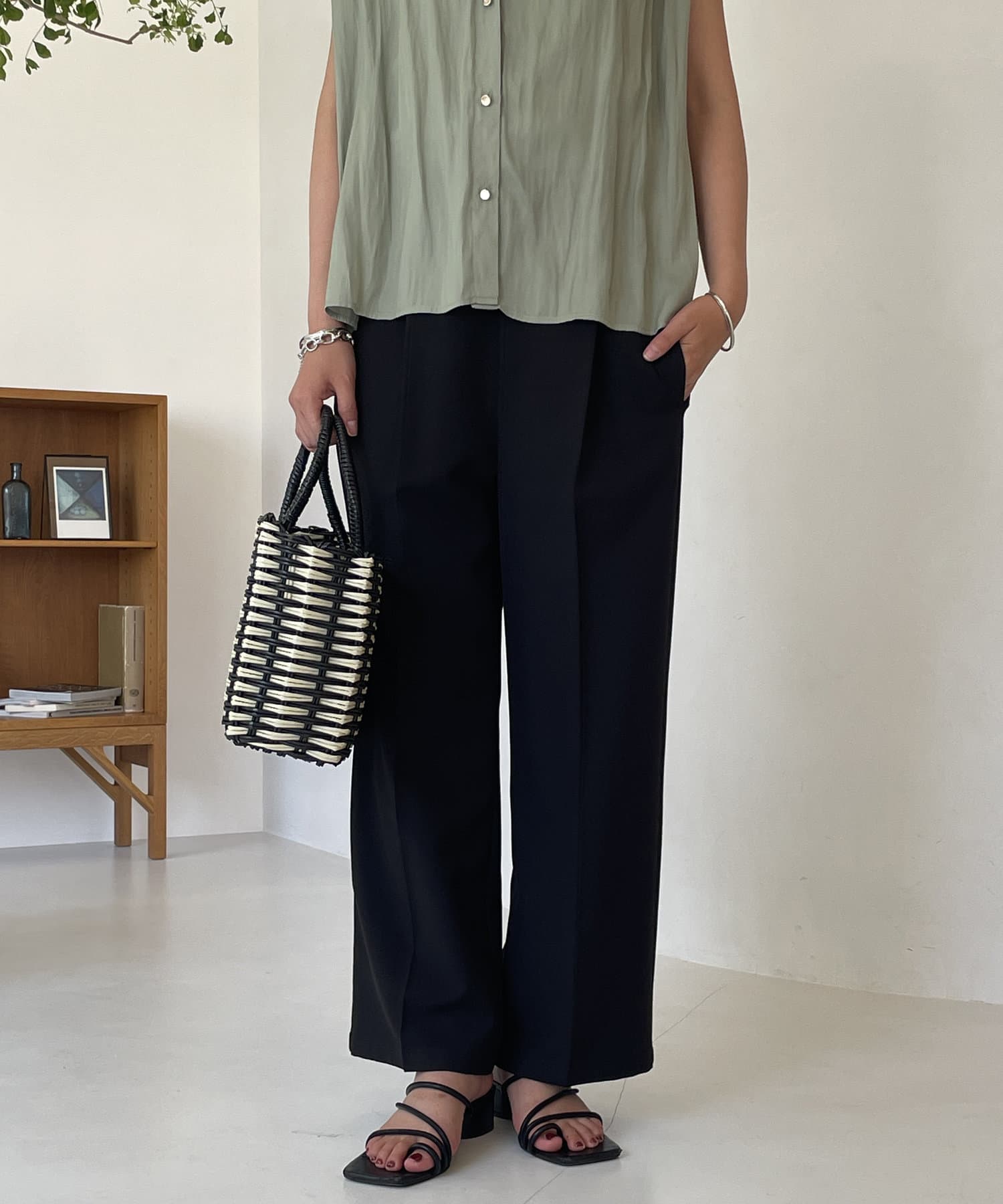 un dix cors(アンディコール) タックストレートパンツ