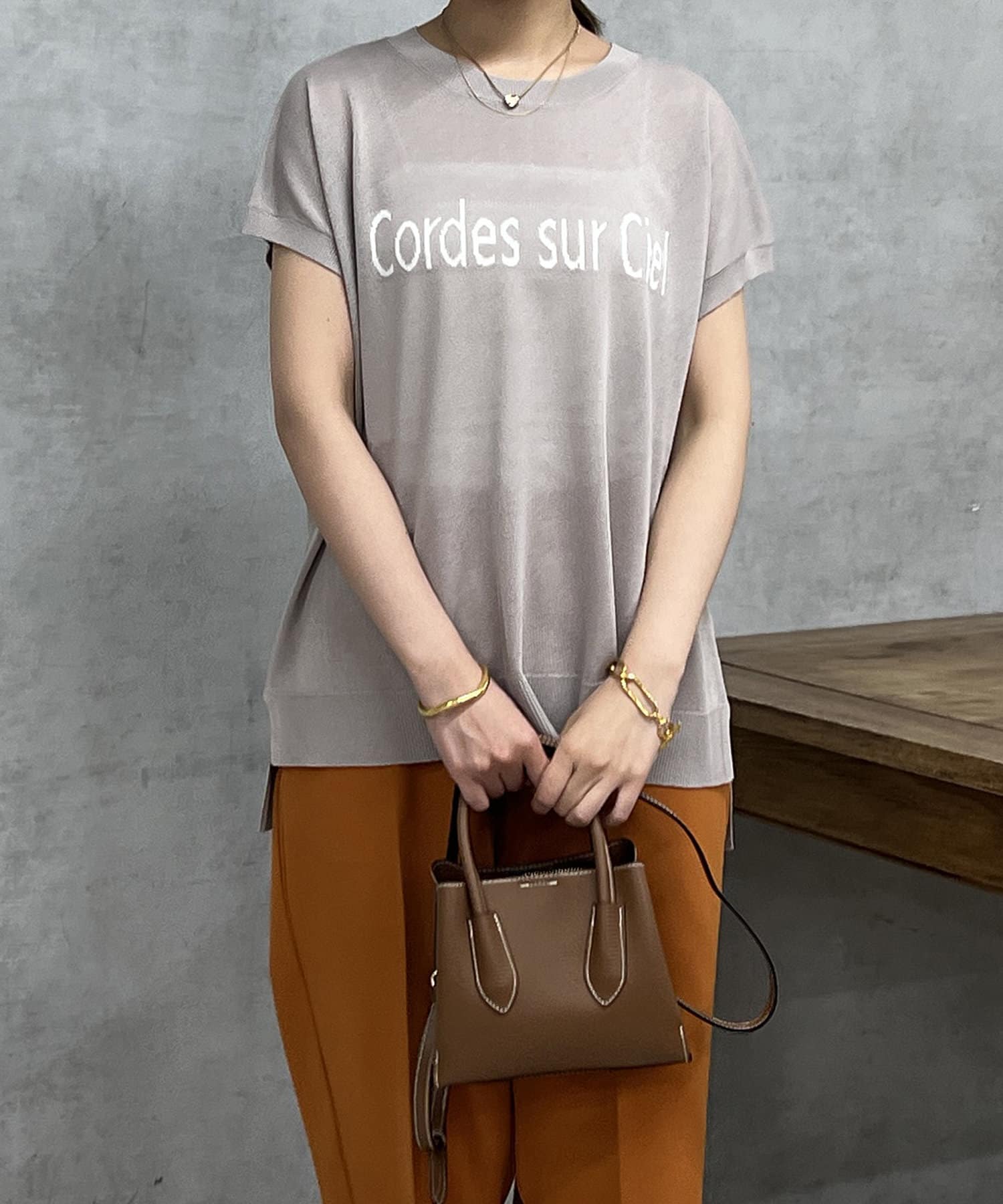 un dix cors(アンディコール) ロゴニットプルオーバー