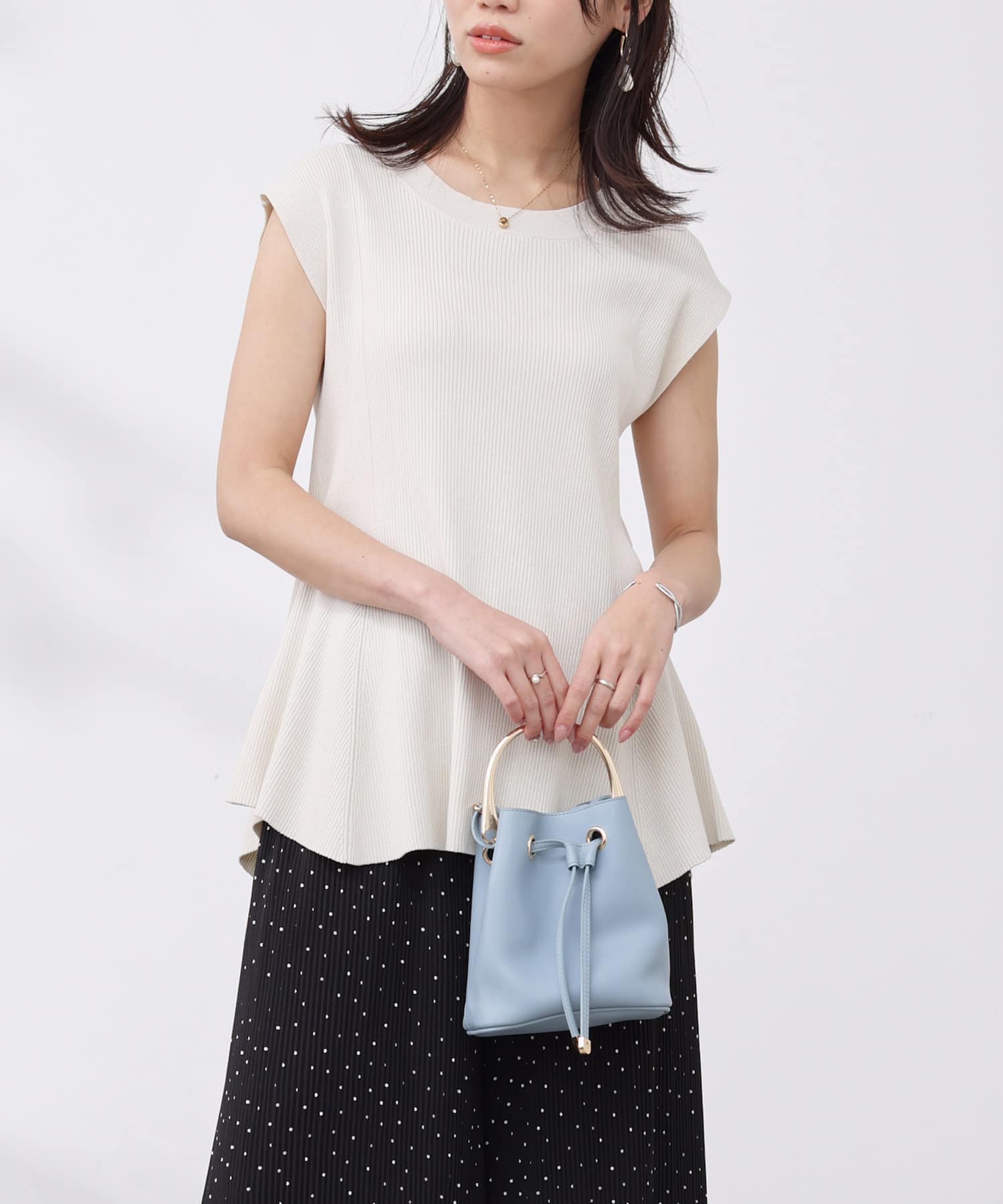 La TOTALITE ニット バックパールペプラムフレンチスリーブプルオーバー La TOTALITE（ラトータリテ）の「バックパールペプラムフレンチ