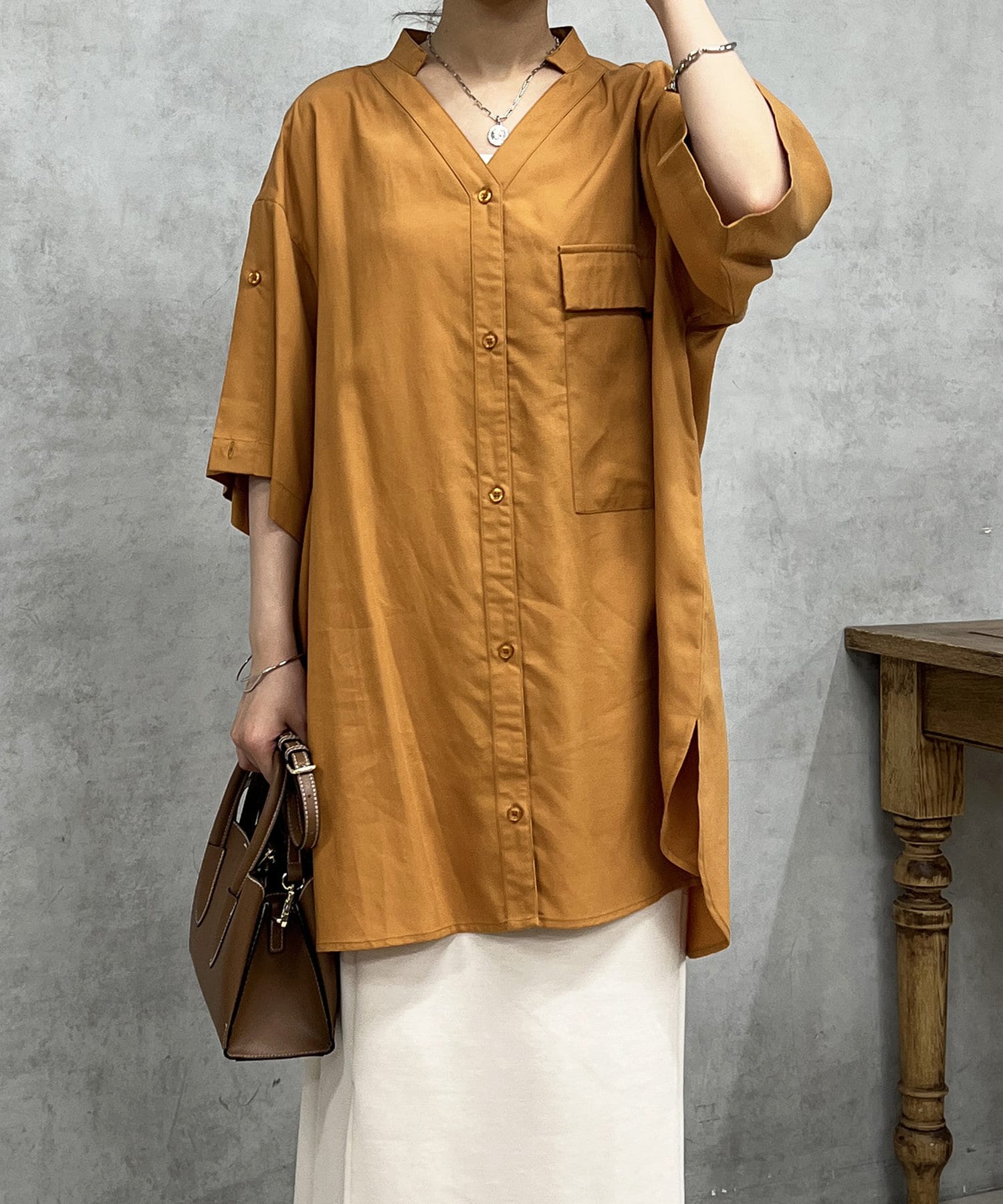 un dix cors(アンディコール) 袖スリットリネン混シャツ