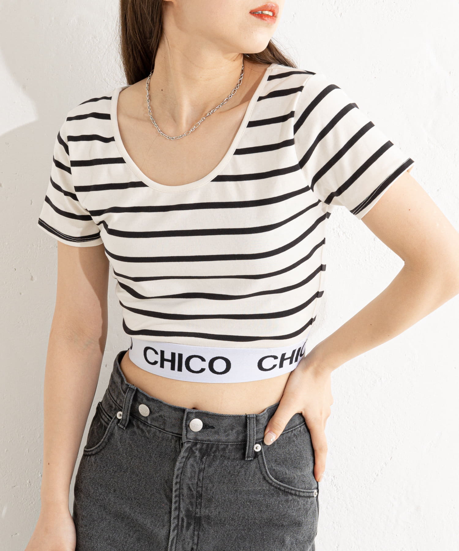 裾ロゴクルーネックチビT | Chico(チコ)レディース | PAL CLOSET(パル