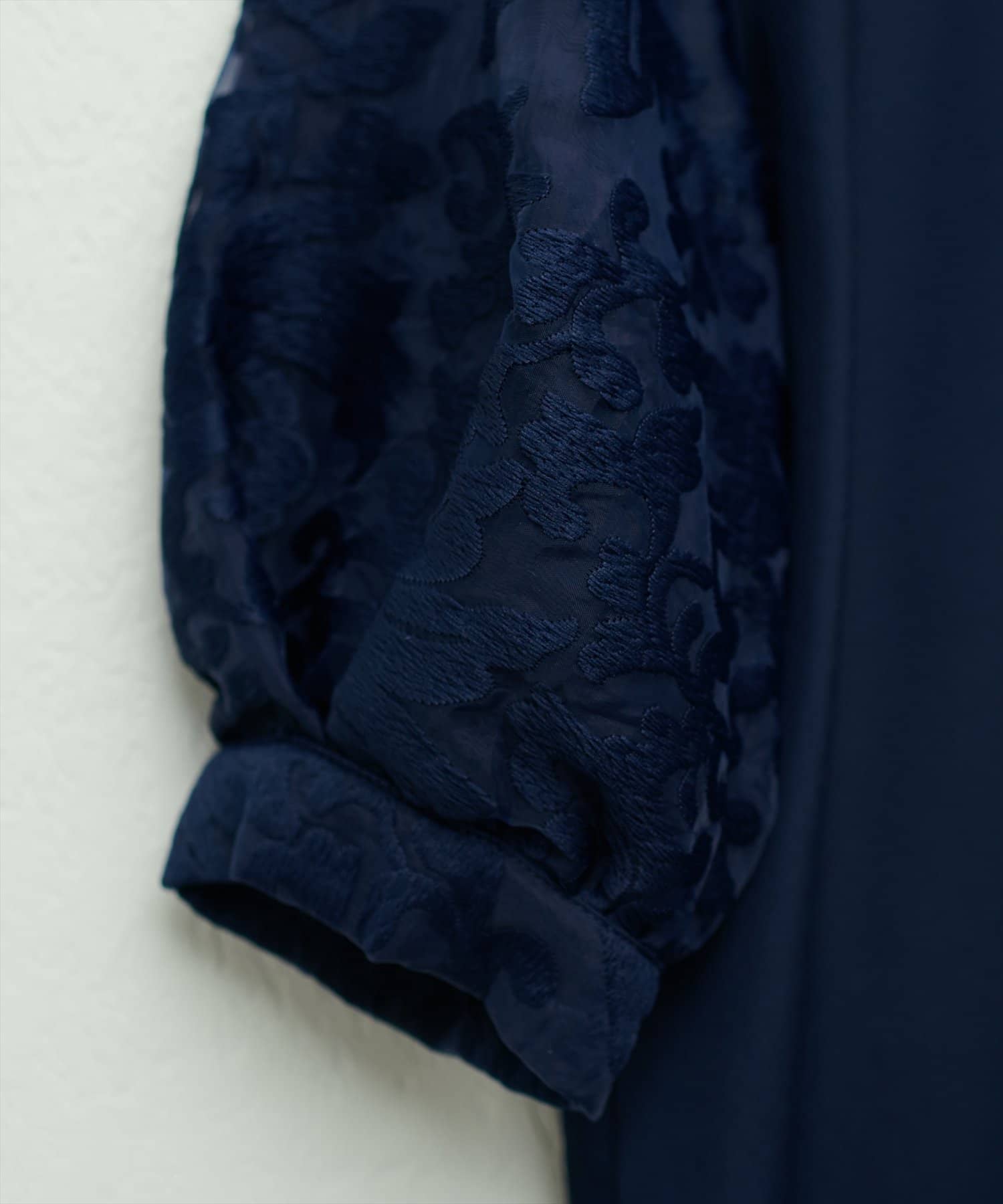 natural couture(ナチュラルクチュール) 袖オーガンジー刺繍ブラウス