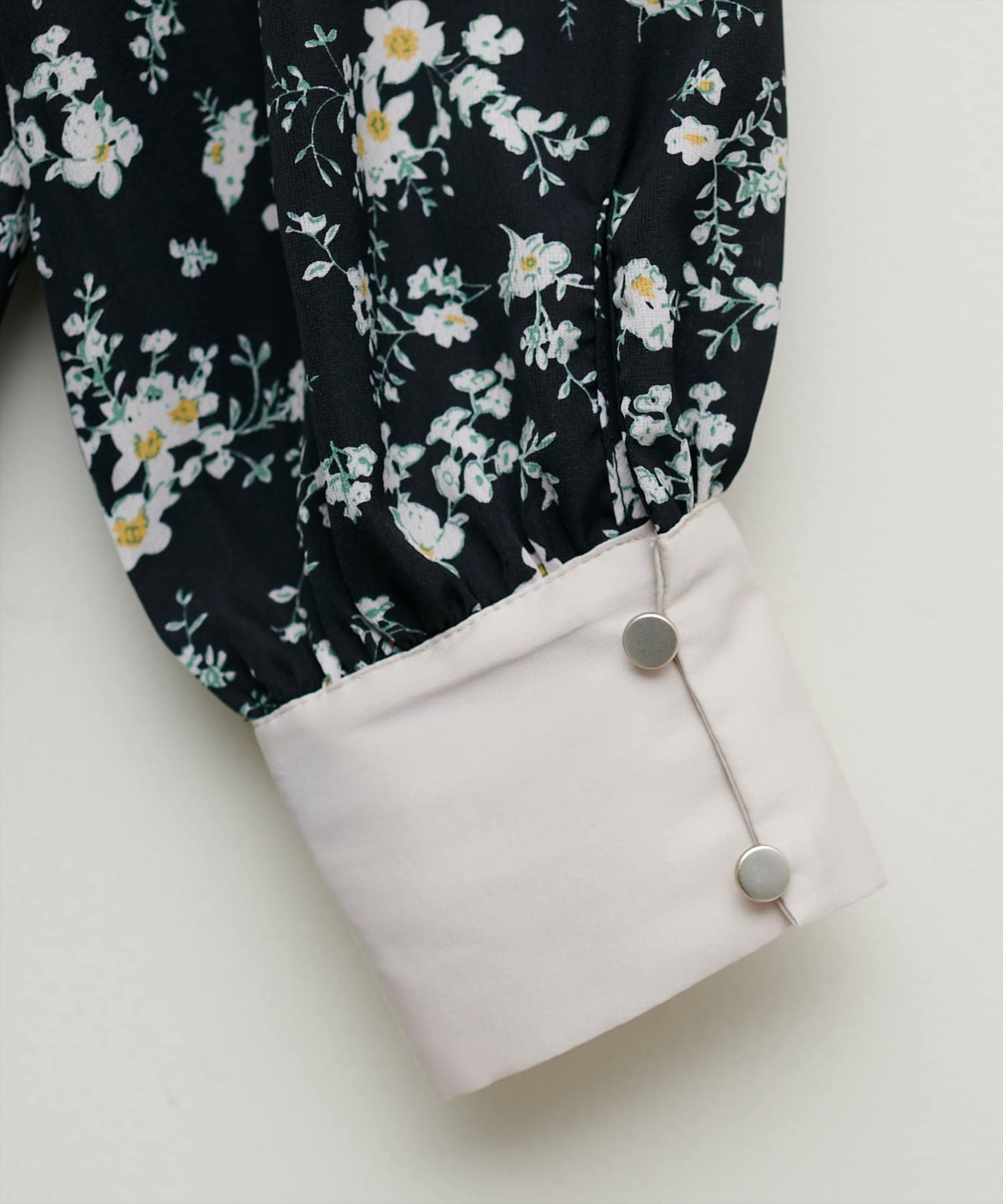 natural couture(ナチュラルクチュール) とろみサテン7分袖配色ブラウス