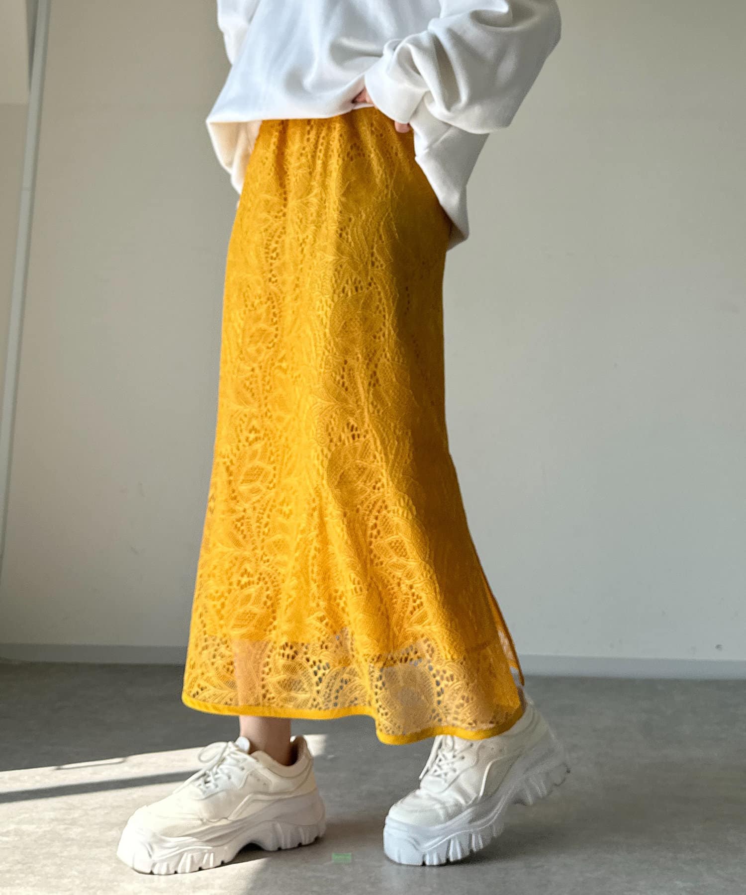 レースパイピングスリットスカート | un dix cors(アンディコール  