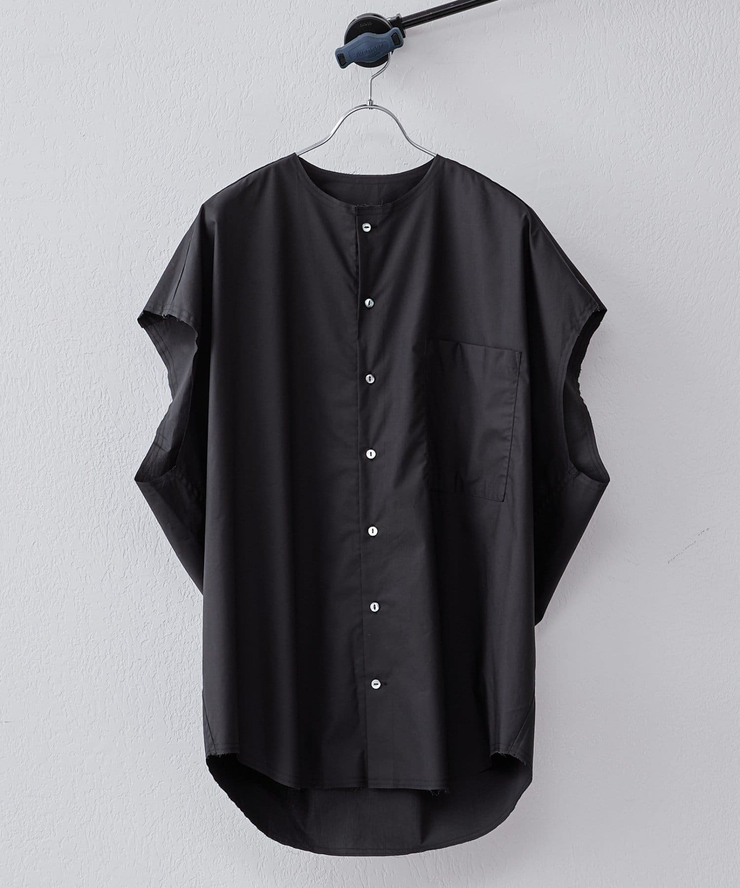 ITTI × Lui's / イッチ×ルイス】 デザインノースリーブシャツ | Lui's