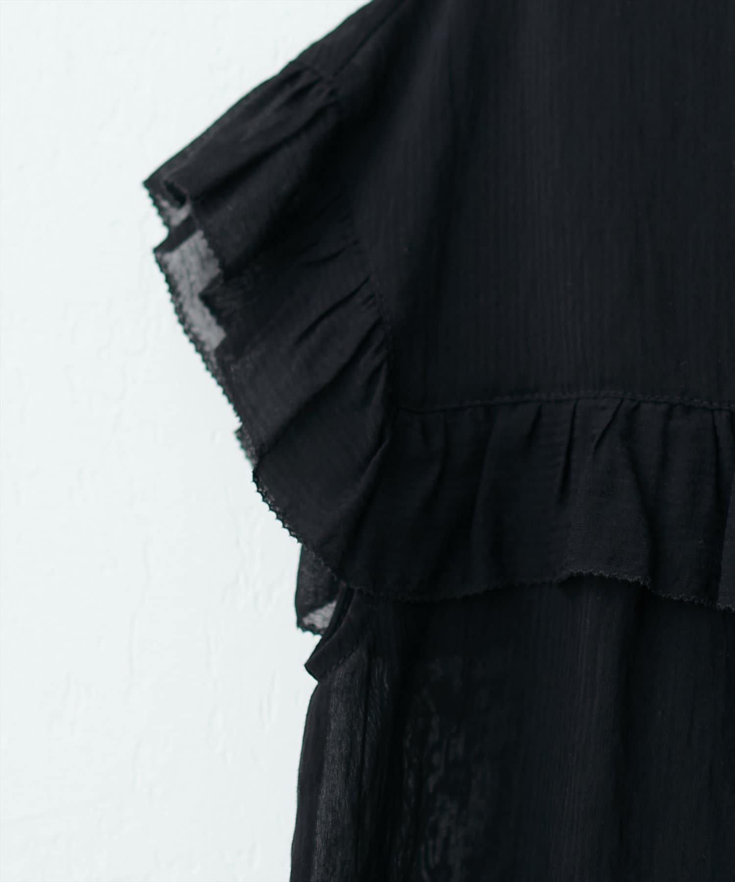 natural couture(ナチュラルクチュール) WEB限定/ややシアーストライプフリル切替ブラウス