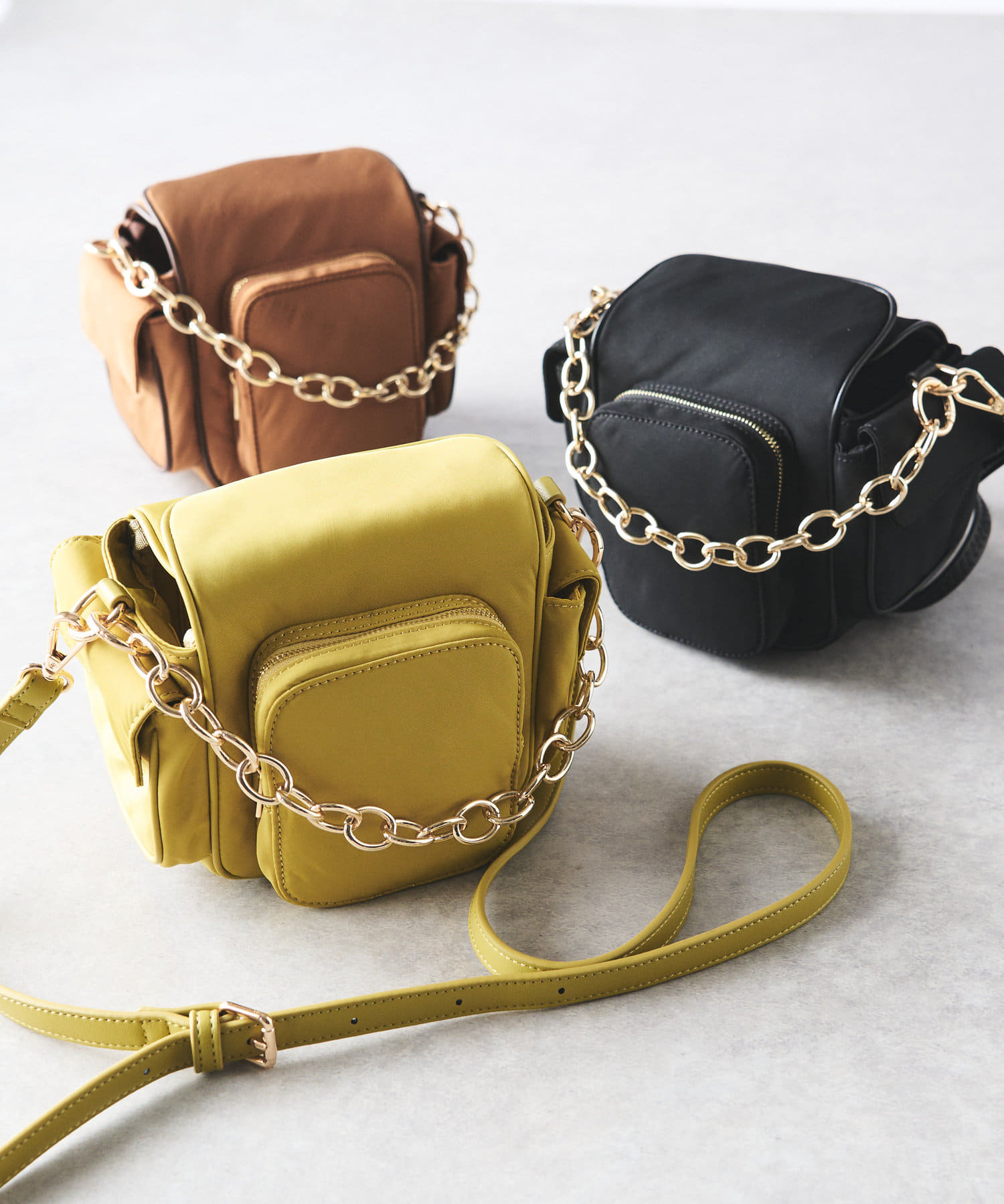 un dix cors(アンディコール) cache cache/カメラバッグ風チェーンバッグ