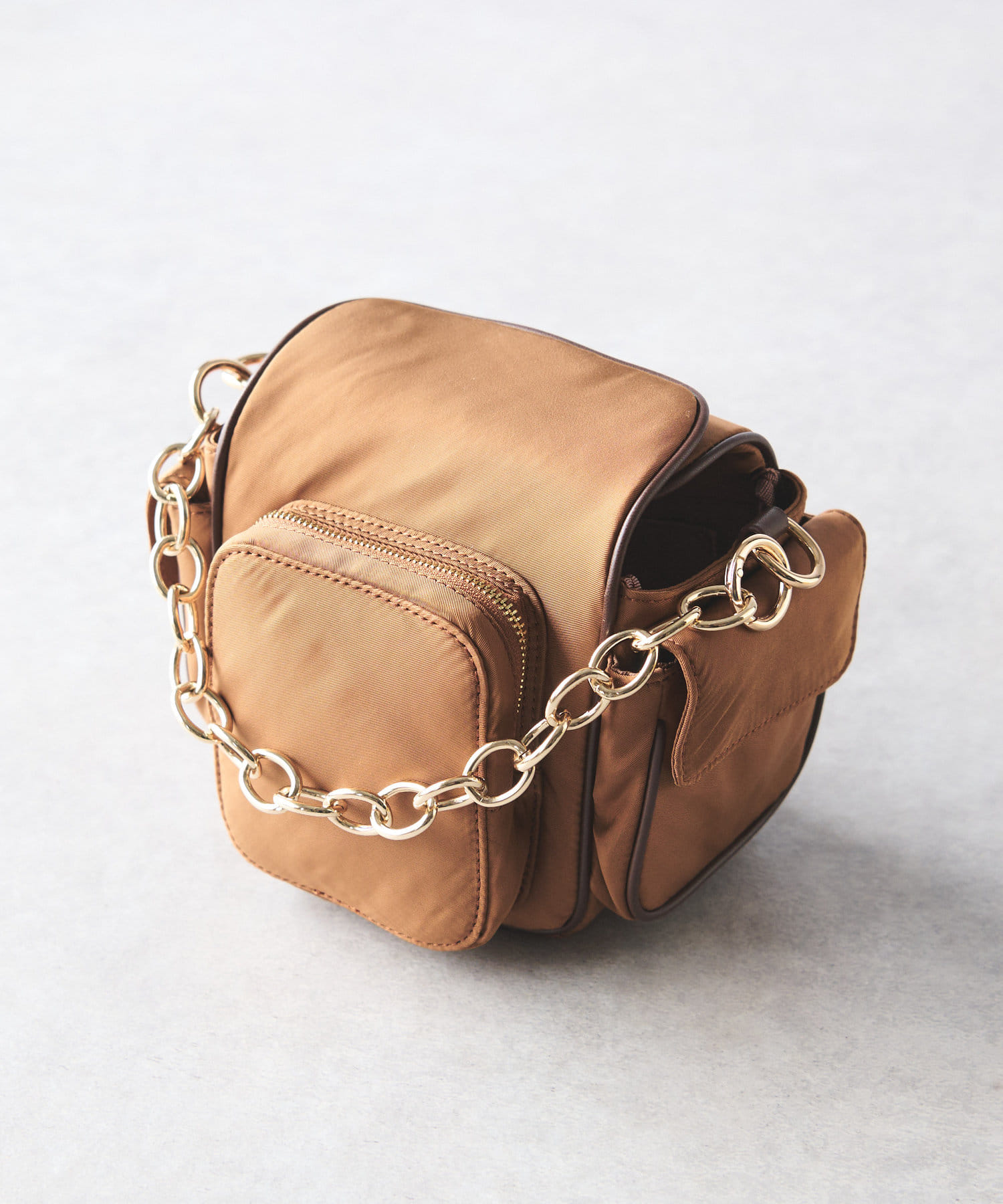 un dix cors(アンディコール) cache cache/カメラバッグ風チェーンバッグ