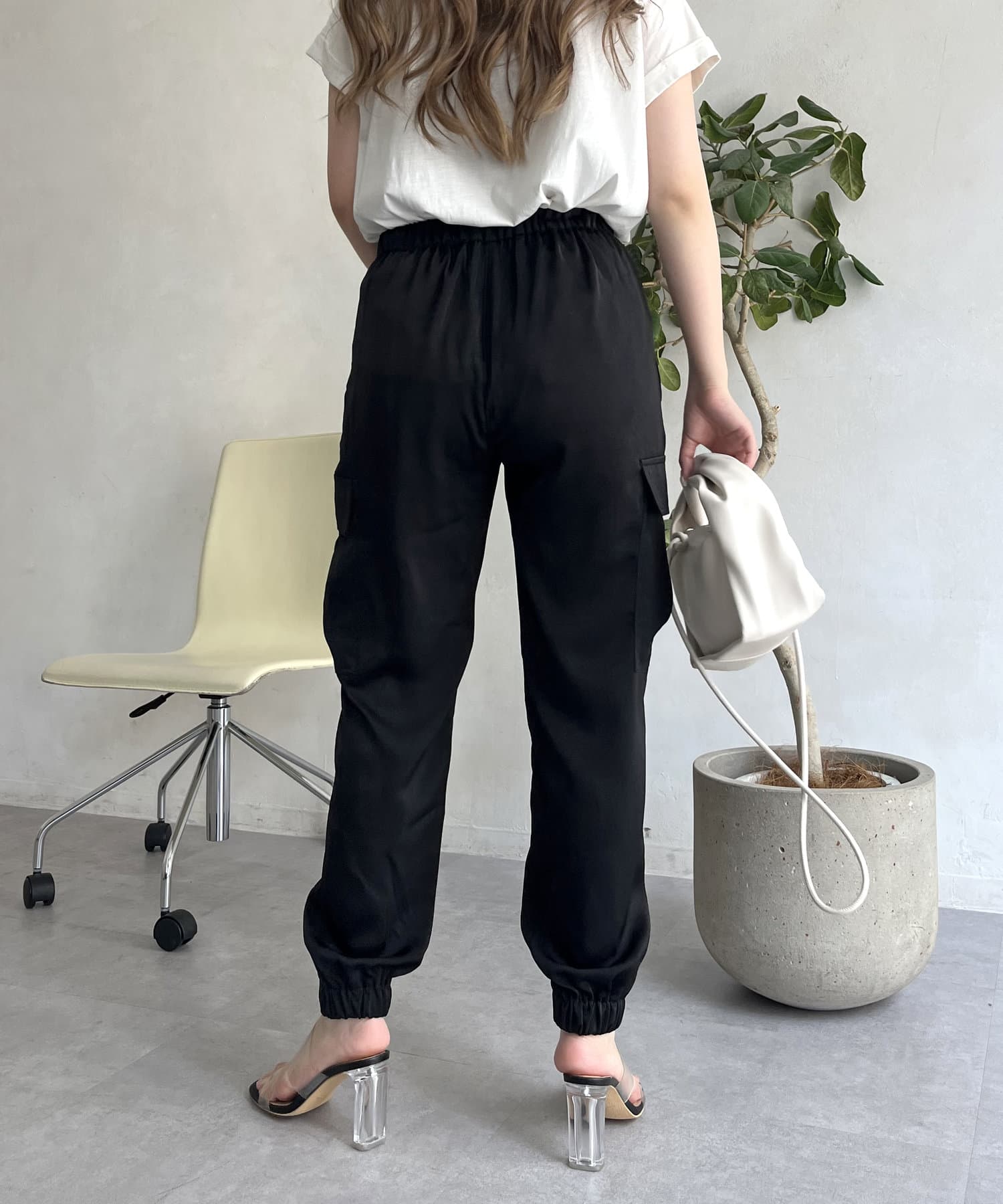 prose verse(プロズヴェール) サイドポケットサテンジョガーパンツ