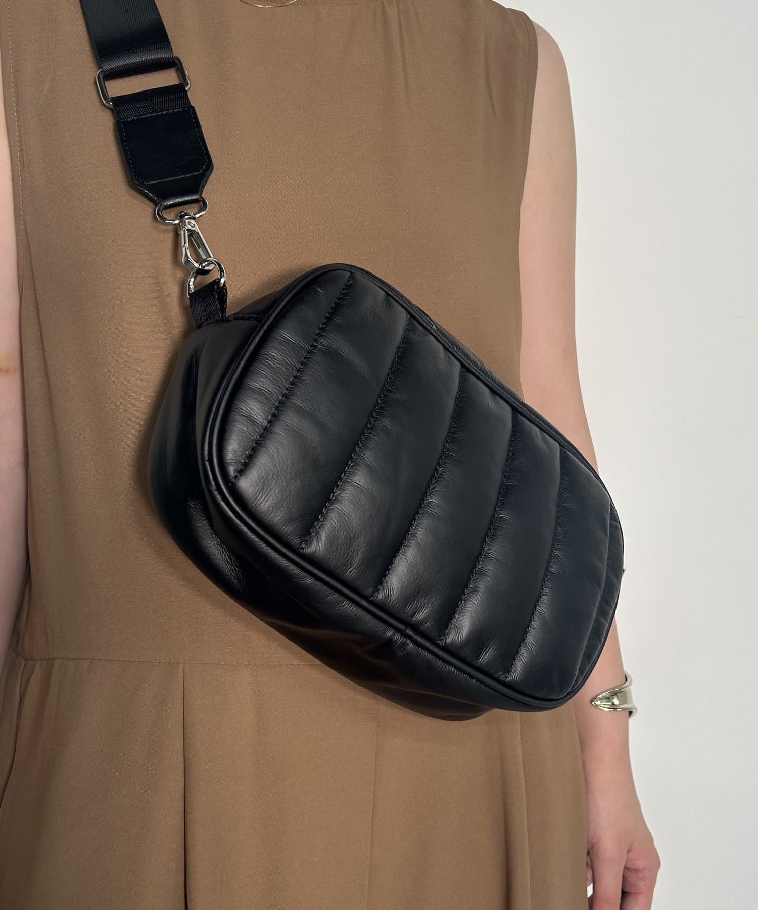 Jena　espace merveilleux(ジェナ　エスパスメルヴェイユ) ボンディングステッチボディバッグ