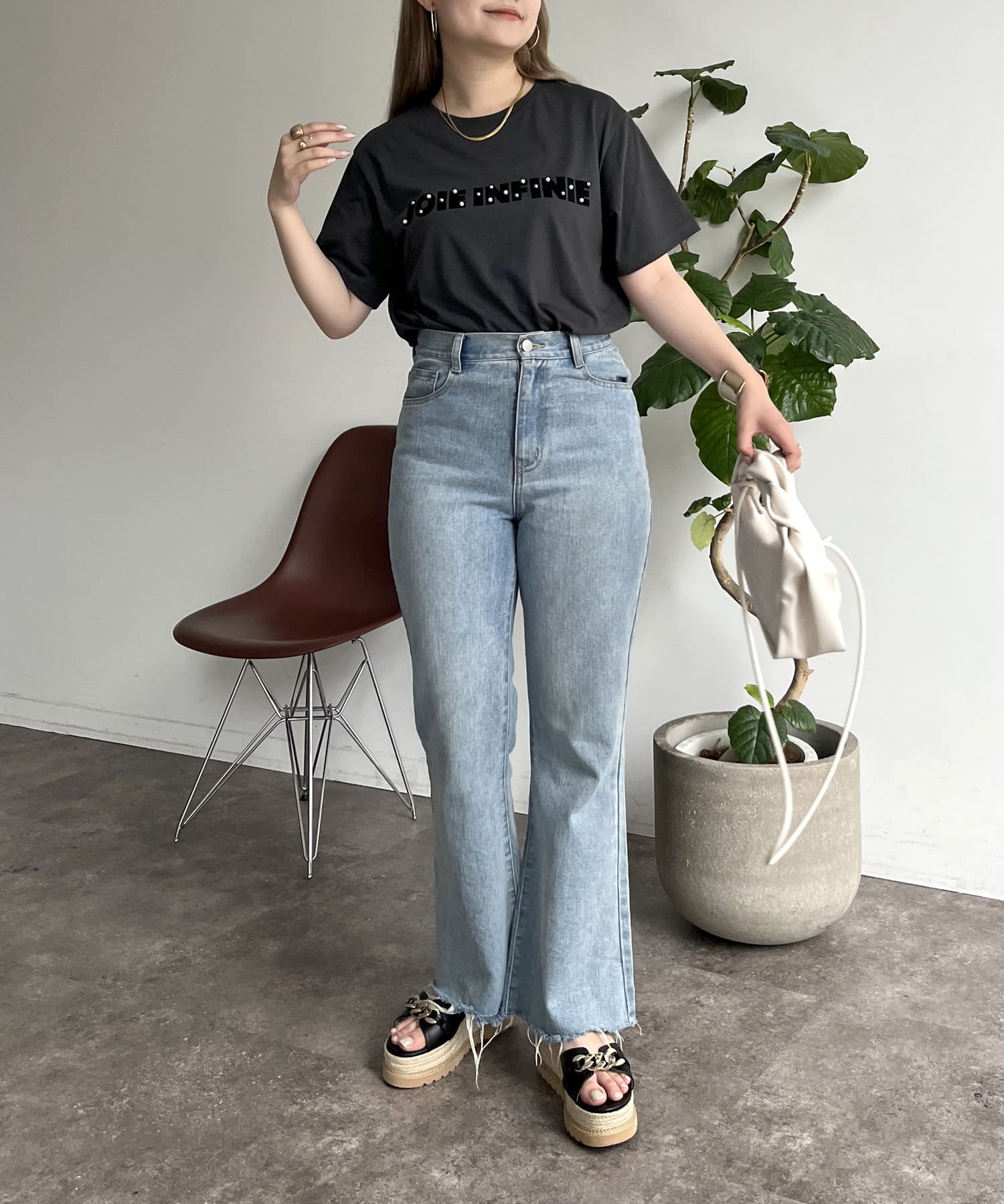 prose verse(プロズヴェール) パール付きブロックロゴTシャツ