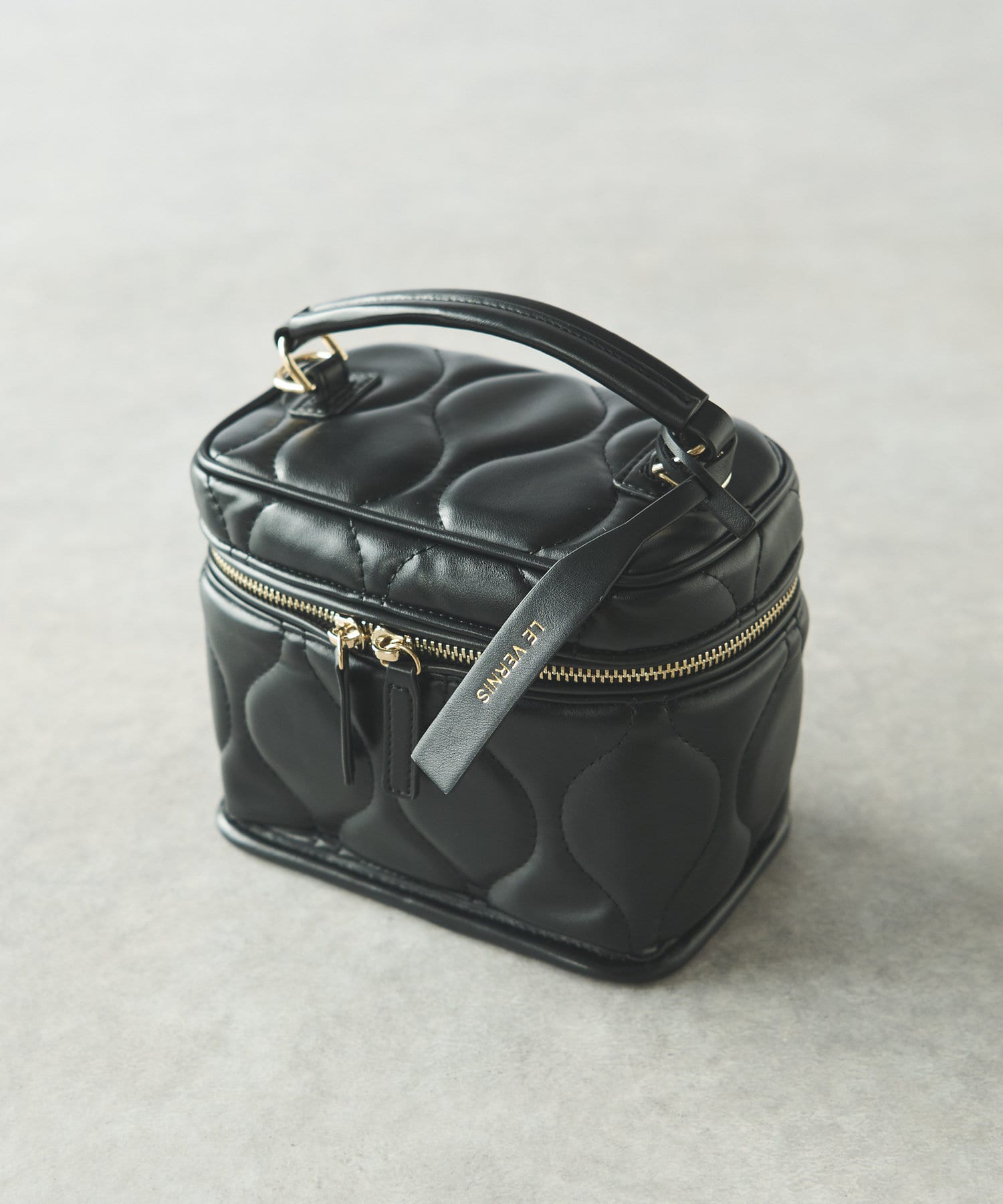 un dix cors(アンディコール) LE VERNIS/キルティングバニティバッグ