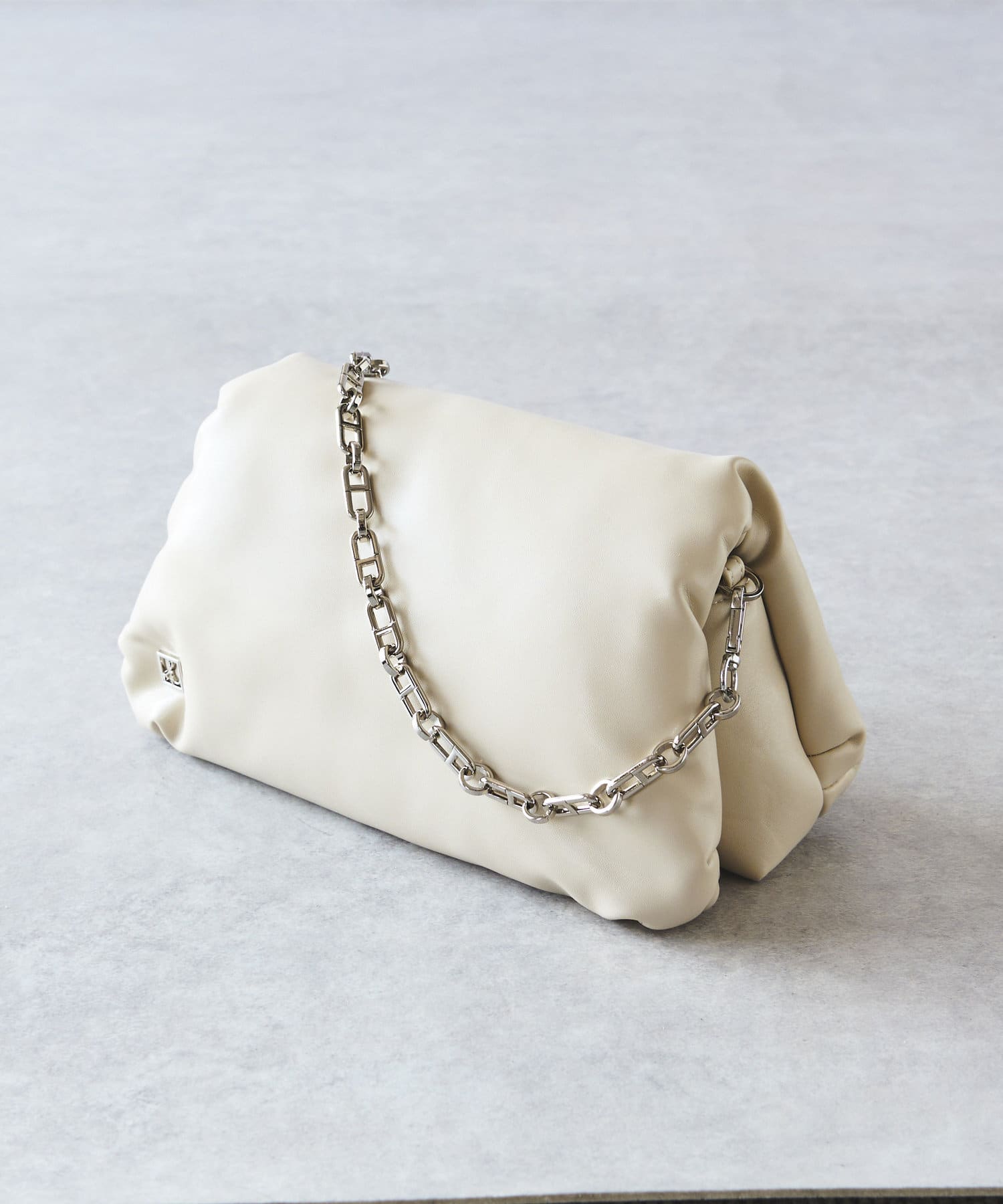 【LE VERNIS】PUFFER SQUARE BAG