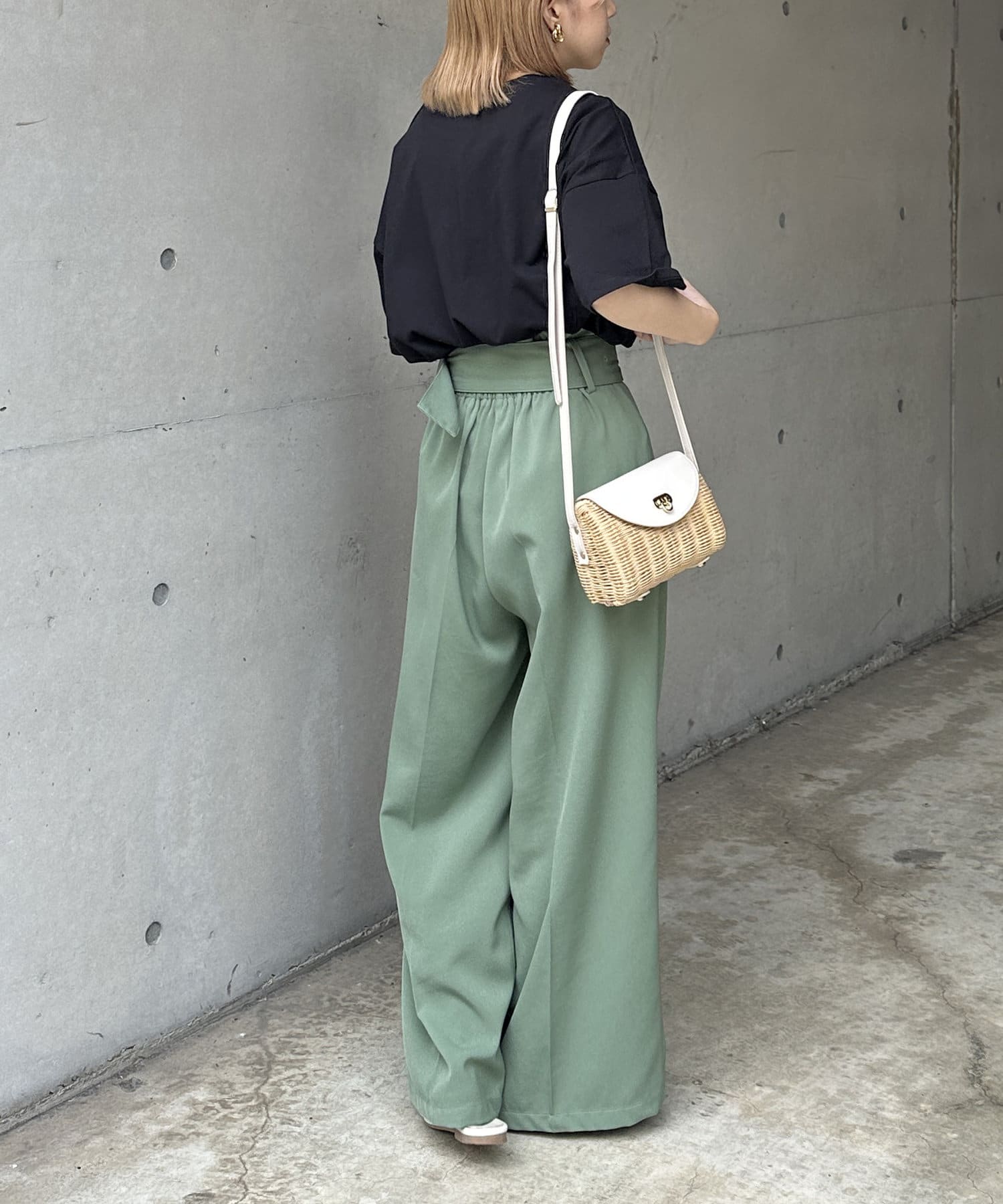 Thevon.(ゼヴォン) スクエア箔プリントTシャツ