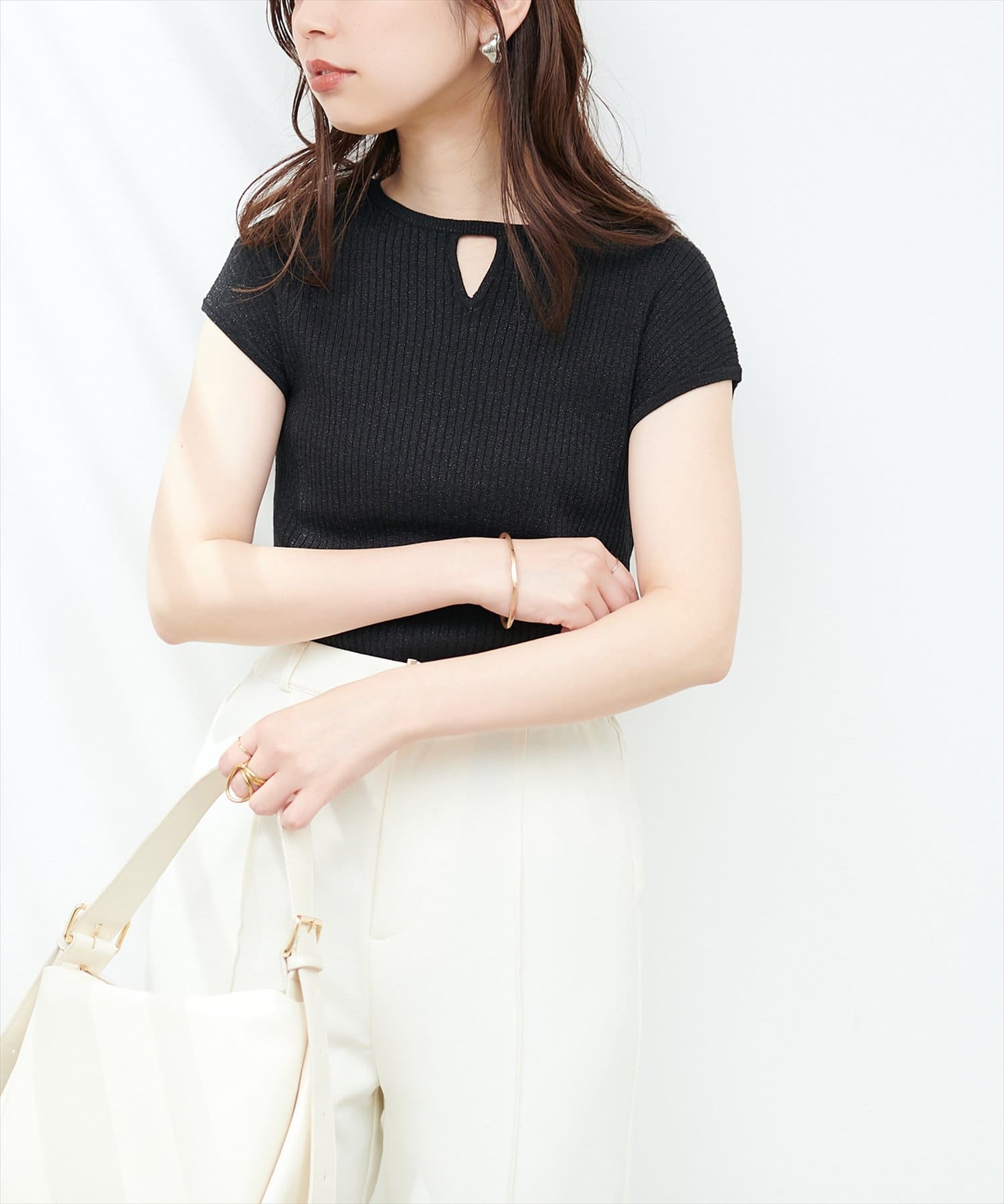 natural couture(ナチュラルクチュール) 三角あき2WAYノースリラメニット