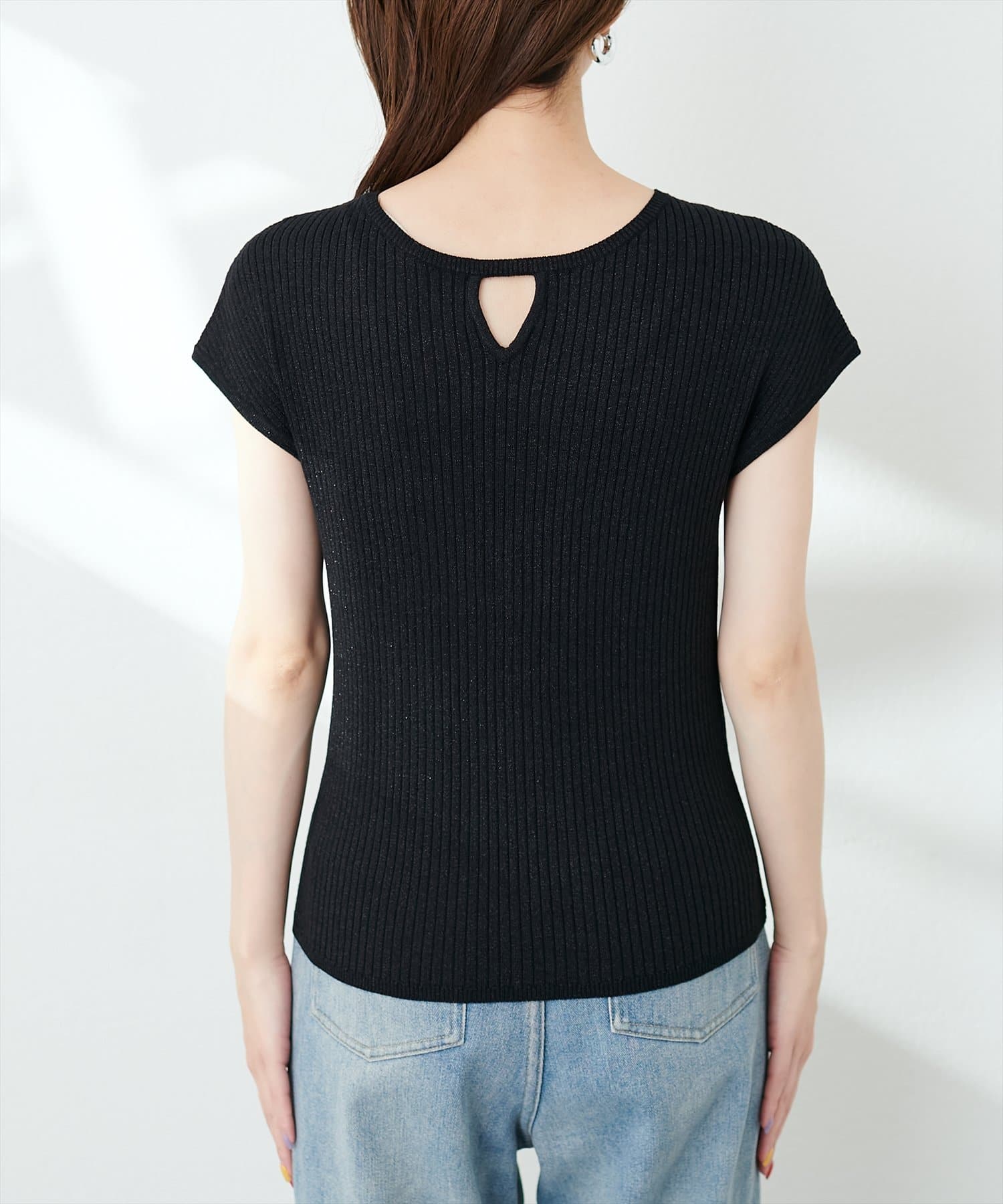 natural couture(ナチュラルクチュール) 三角あき2WAYノースリラメニット