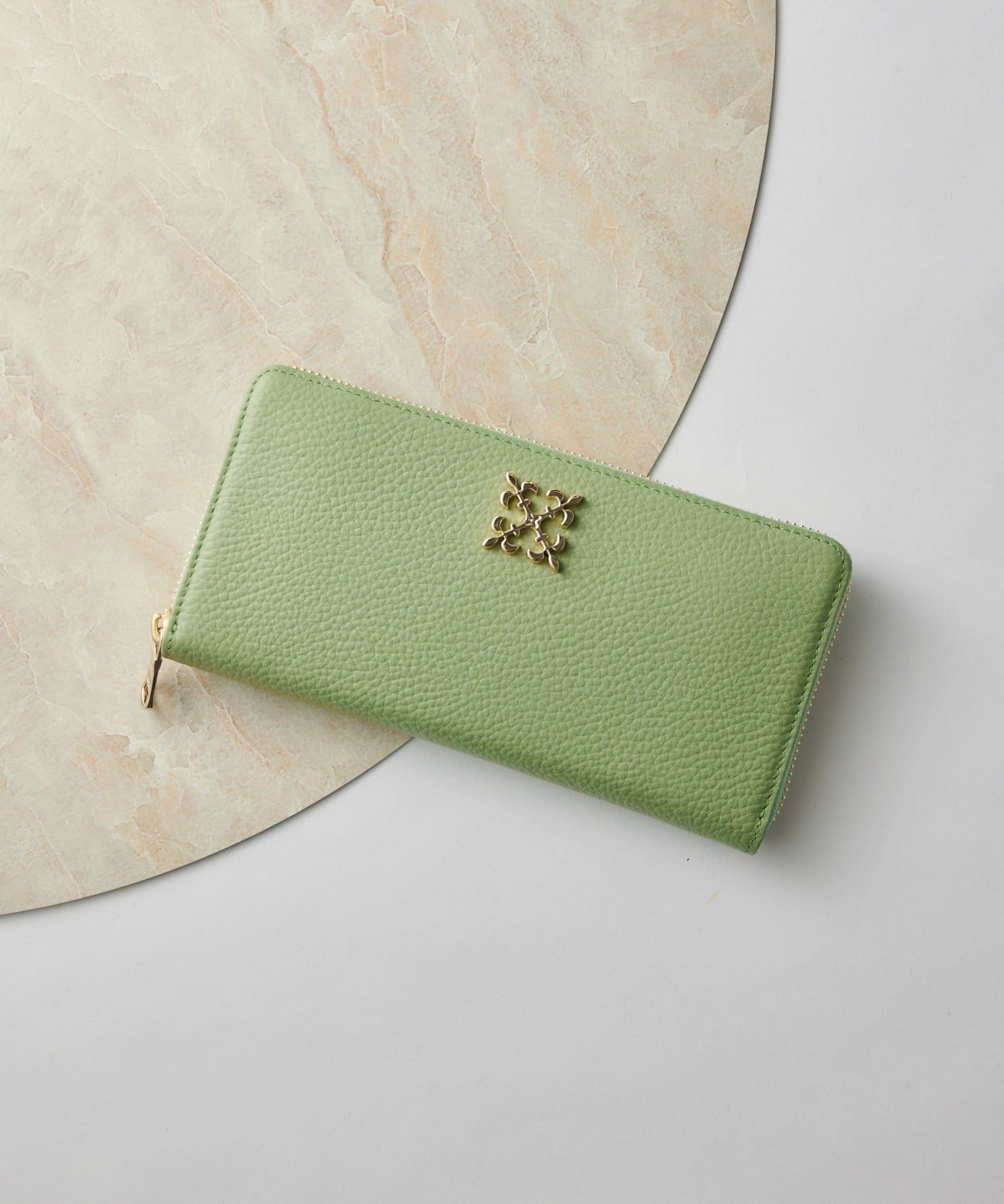 russet(ラシット) モノグラムプレートラウンドジップウォレット