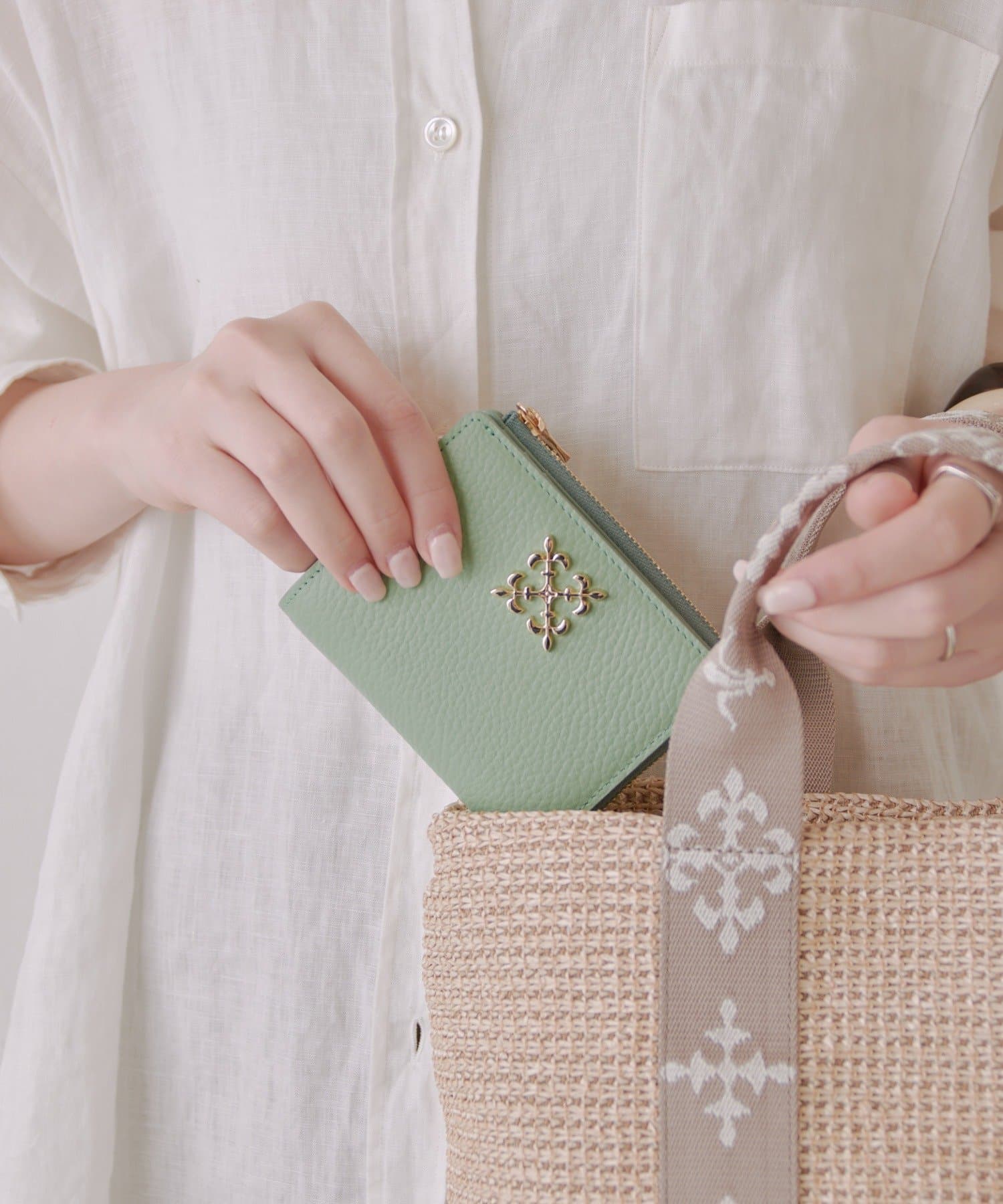 russet(ラシット) モノグラムプレートハーフウォレット