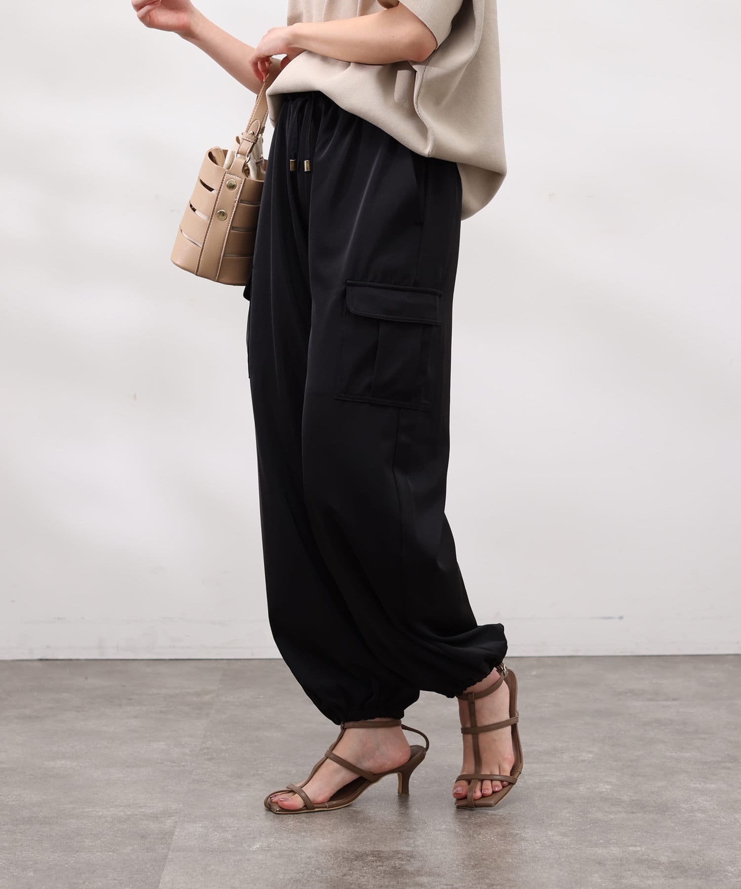 Chez toi(シェトワ) マットサテンカーゴパンツ