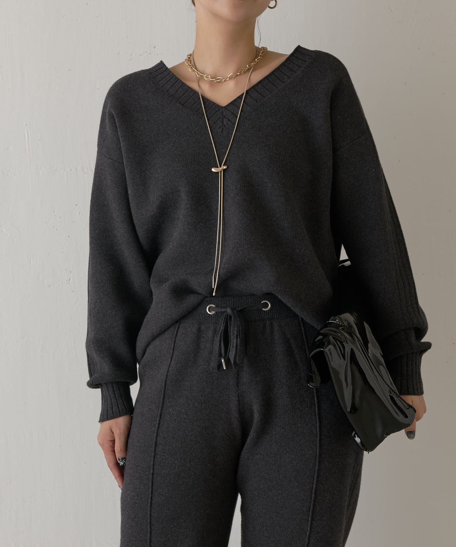 Jena　espace merveilleux(ジェナ　エスパスメルヴェイユ) ショルダーリブVネックニット