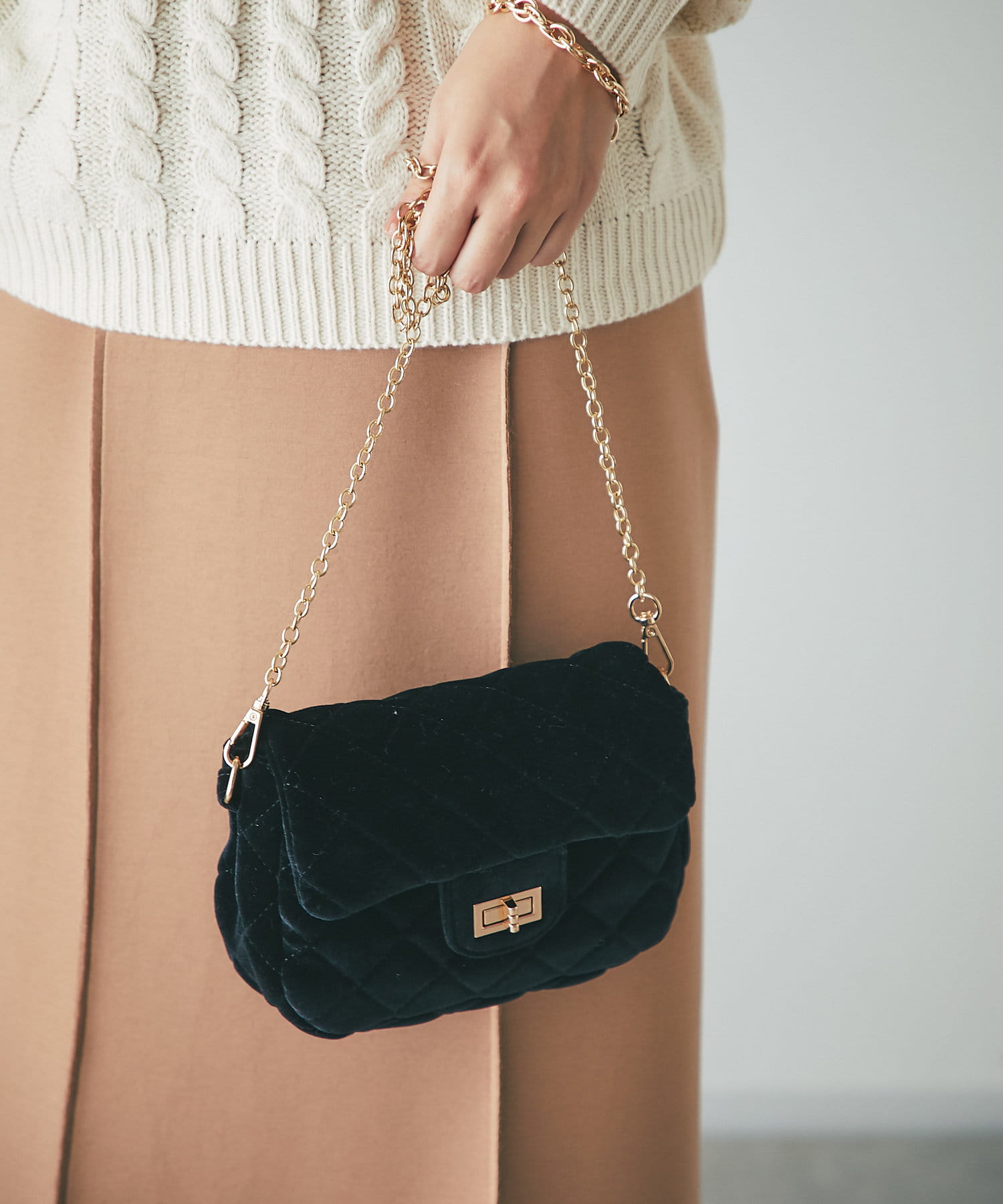 un dix cors(アンディコール) チェーンベロアキルティングバッグ