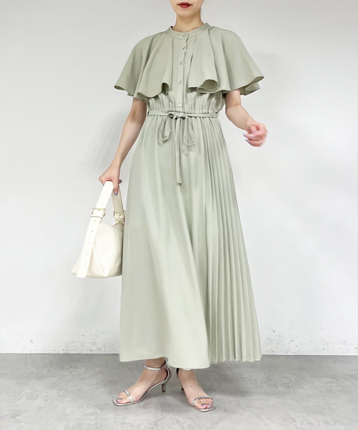 natural couture(ナチュラルクチュール) サイドプリーツケープ風ワンピース