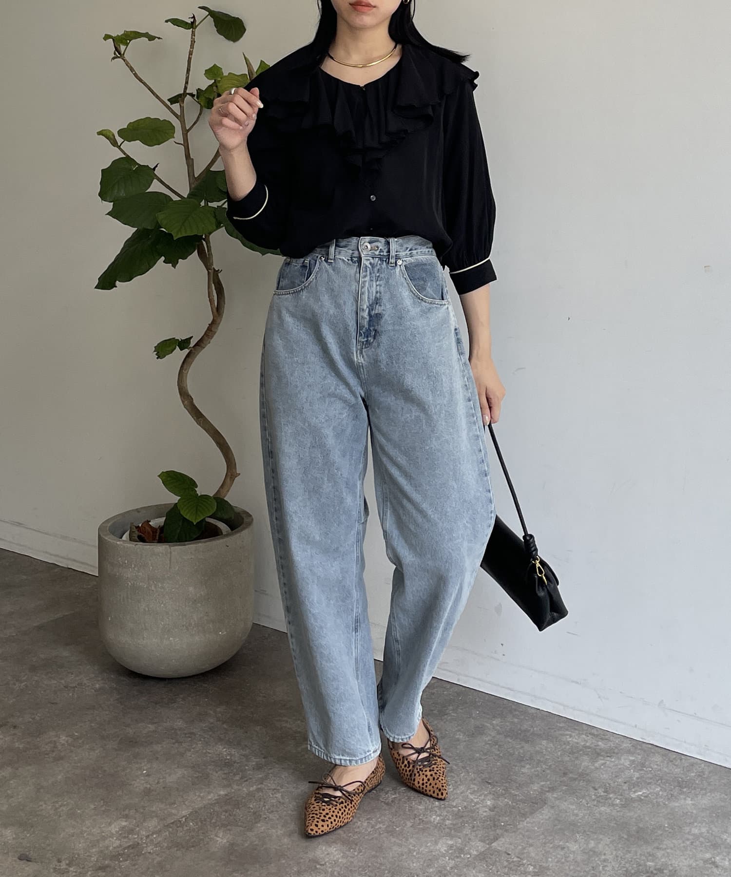 Thevon.(ゼヴォン) フリルカラー袖口パイピングブラウス