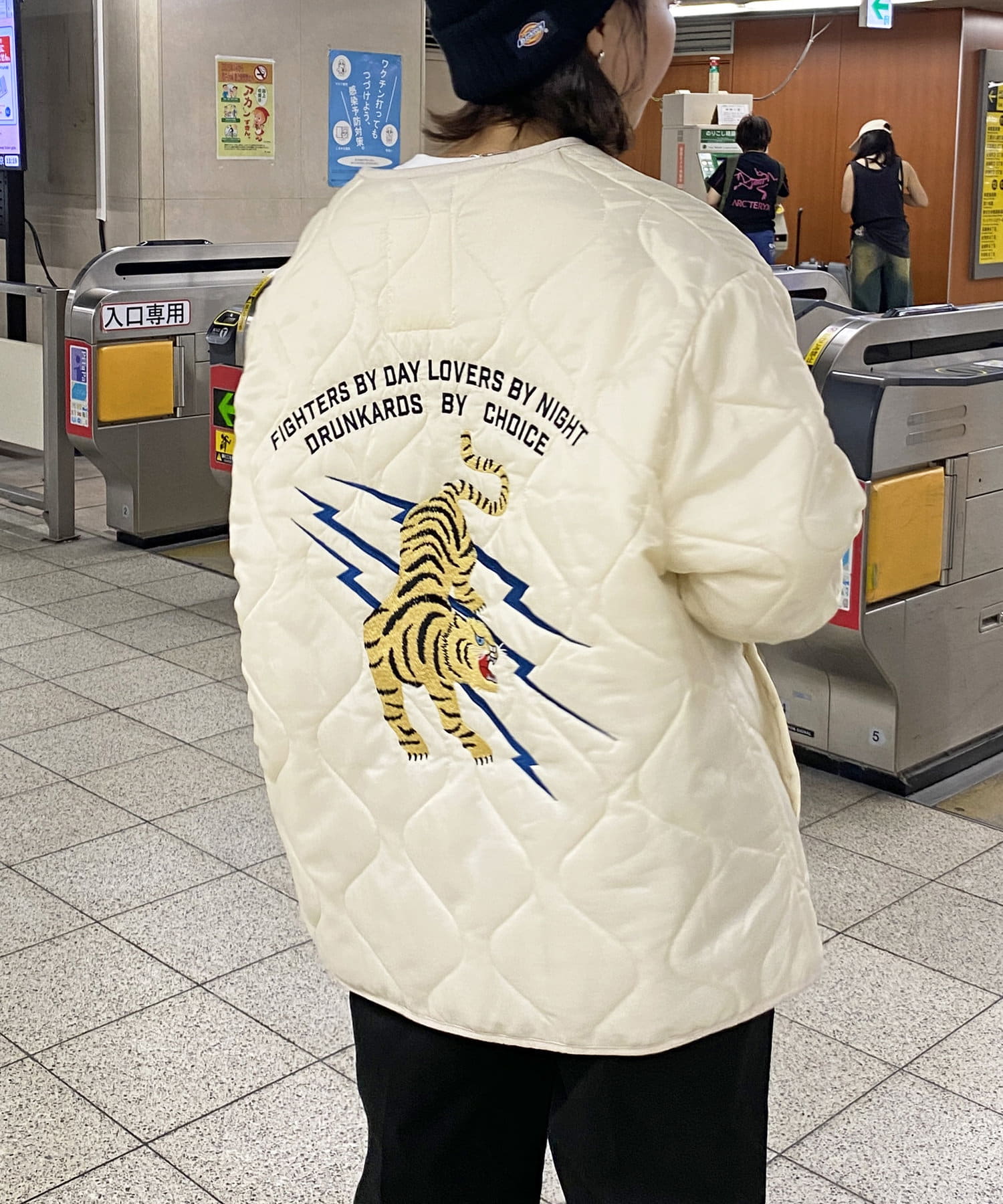 【人気デザイン】Supreme ジャケット キルティング アウター 刺繍ロゴ