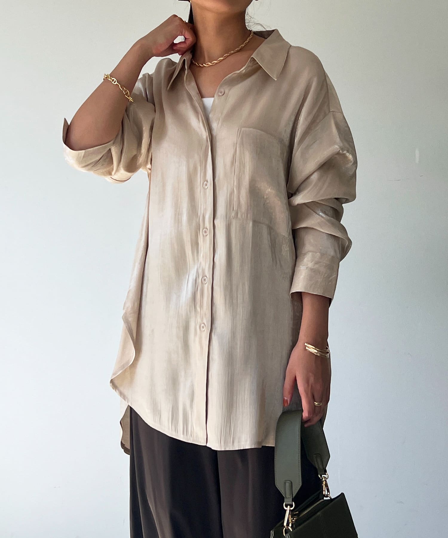 un dix cors(アンディコール) キラリサテンシンプルシャツ