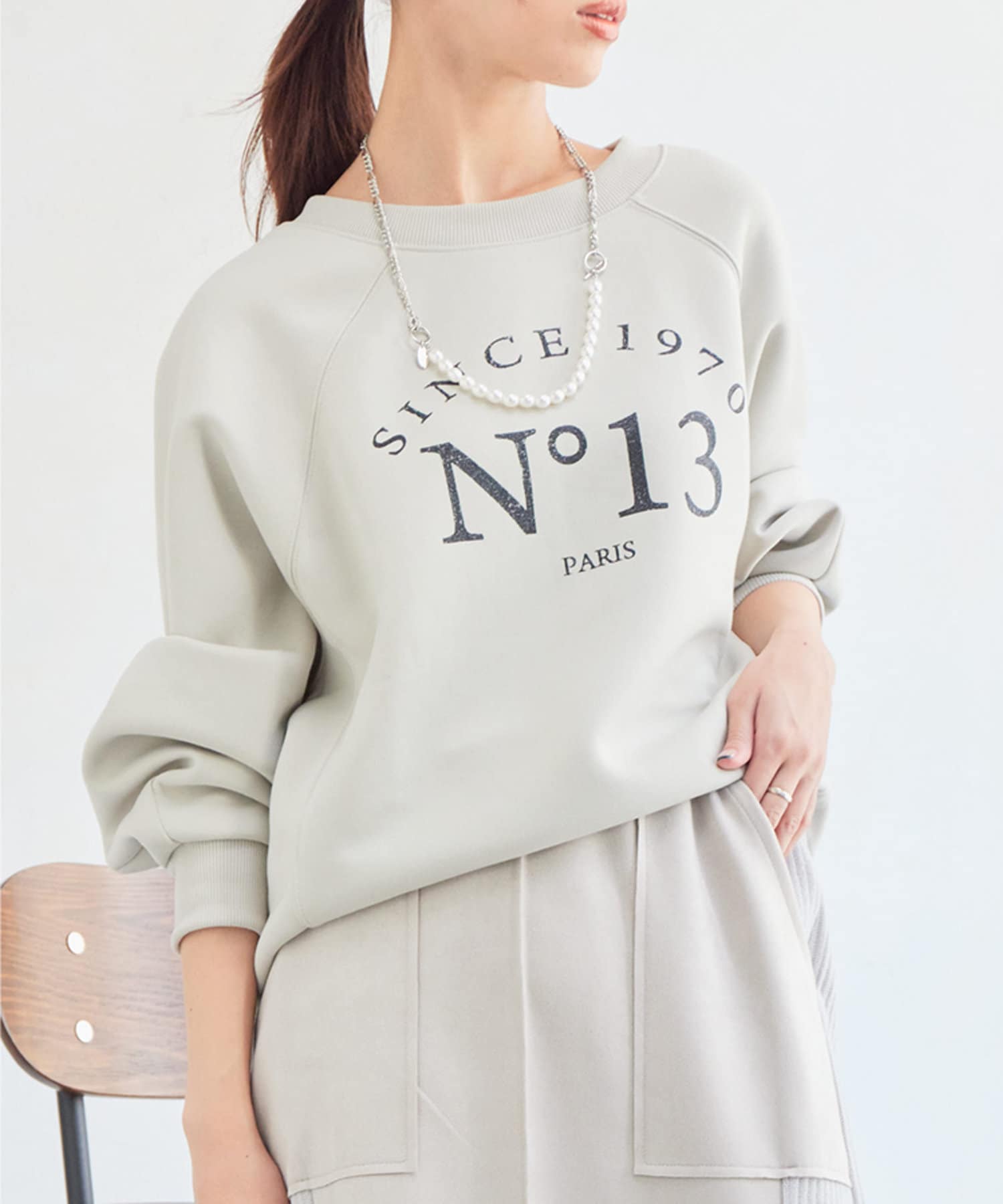 Chez toi(シェトワ) 軽量ボンディンググリッターロゴプルオーバー