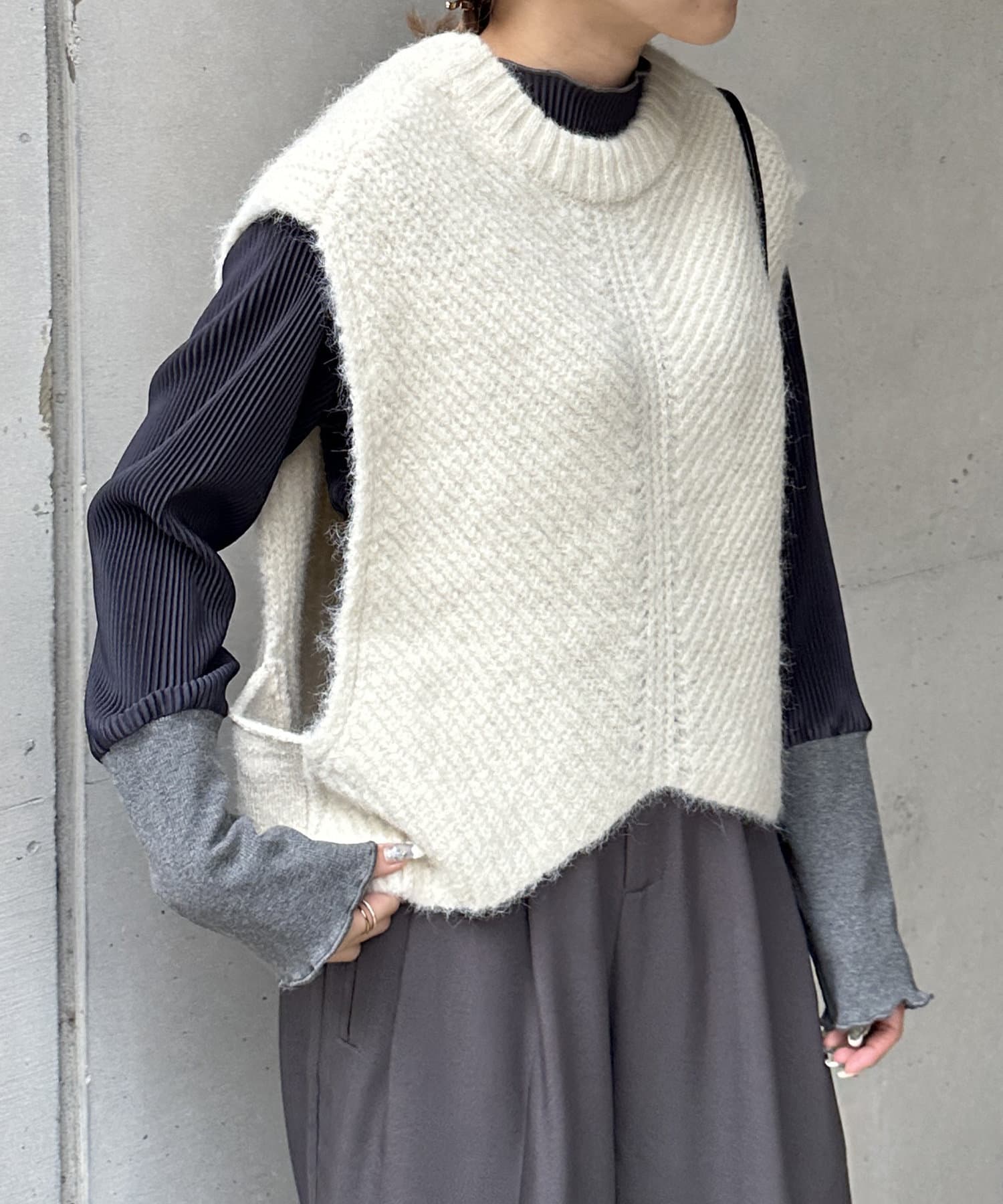 Thevon.(ゼヴォン) ショート丈ニットベスト