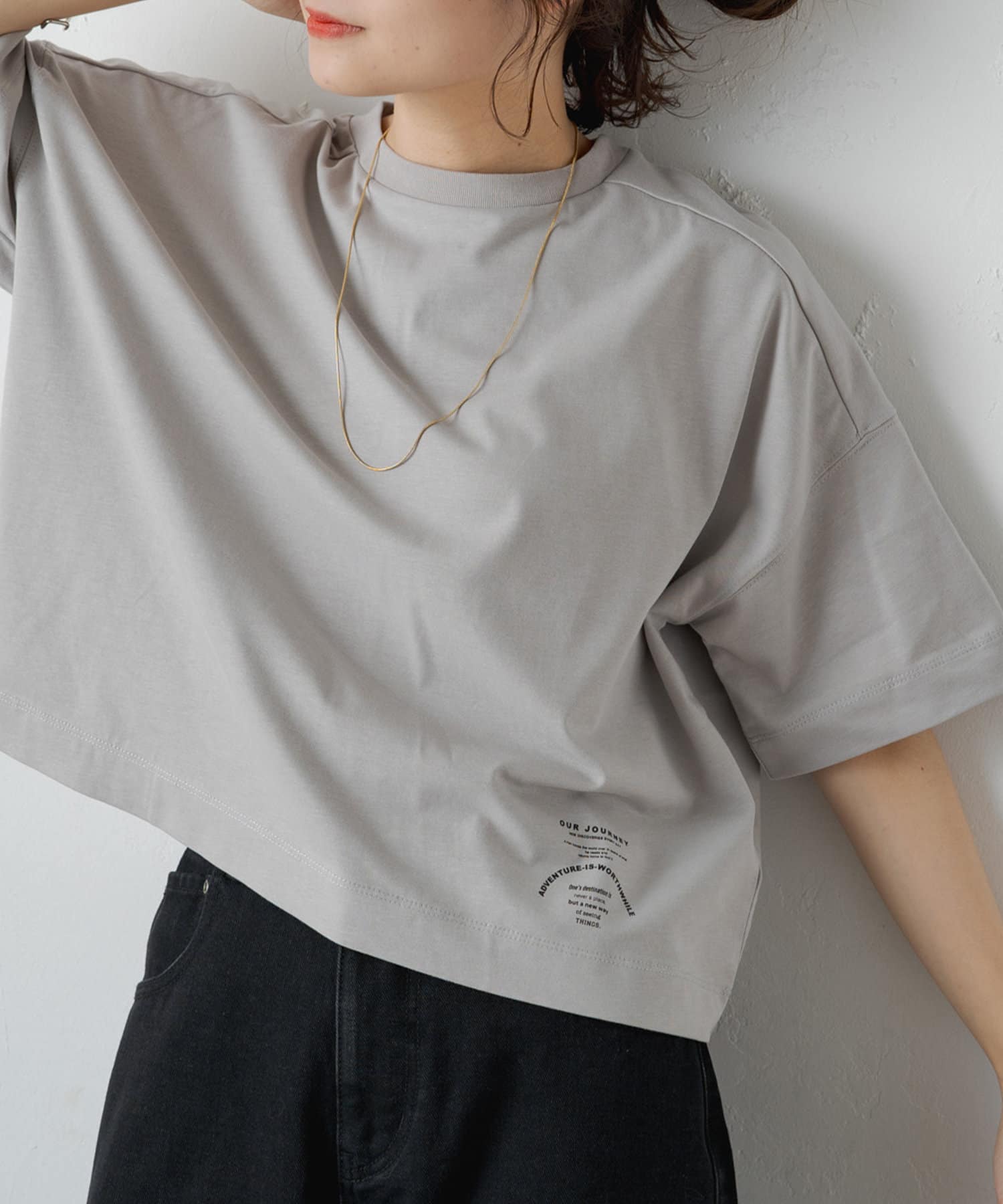 PUAL CE CIN(ピュアルセシン) クロップド丈ワンポイントプリントTシャツ