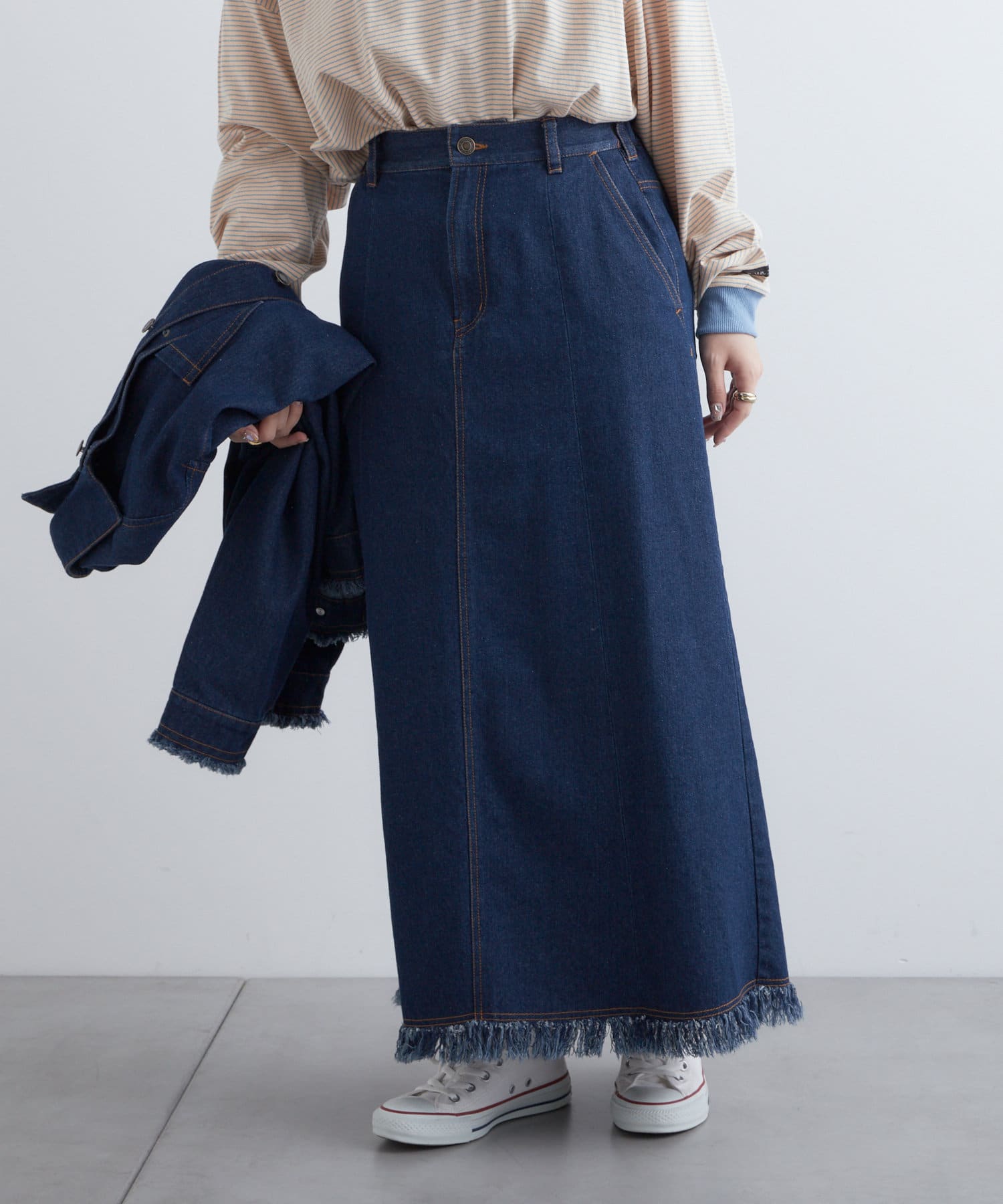 裾フリンジロングデニムスカート | NUNIFE(ユニフィー)レディース