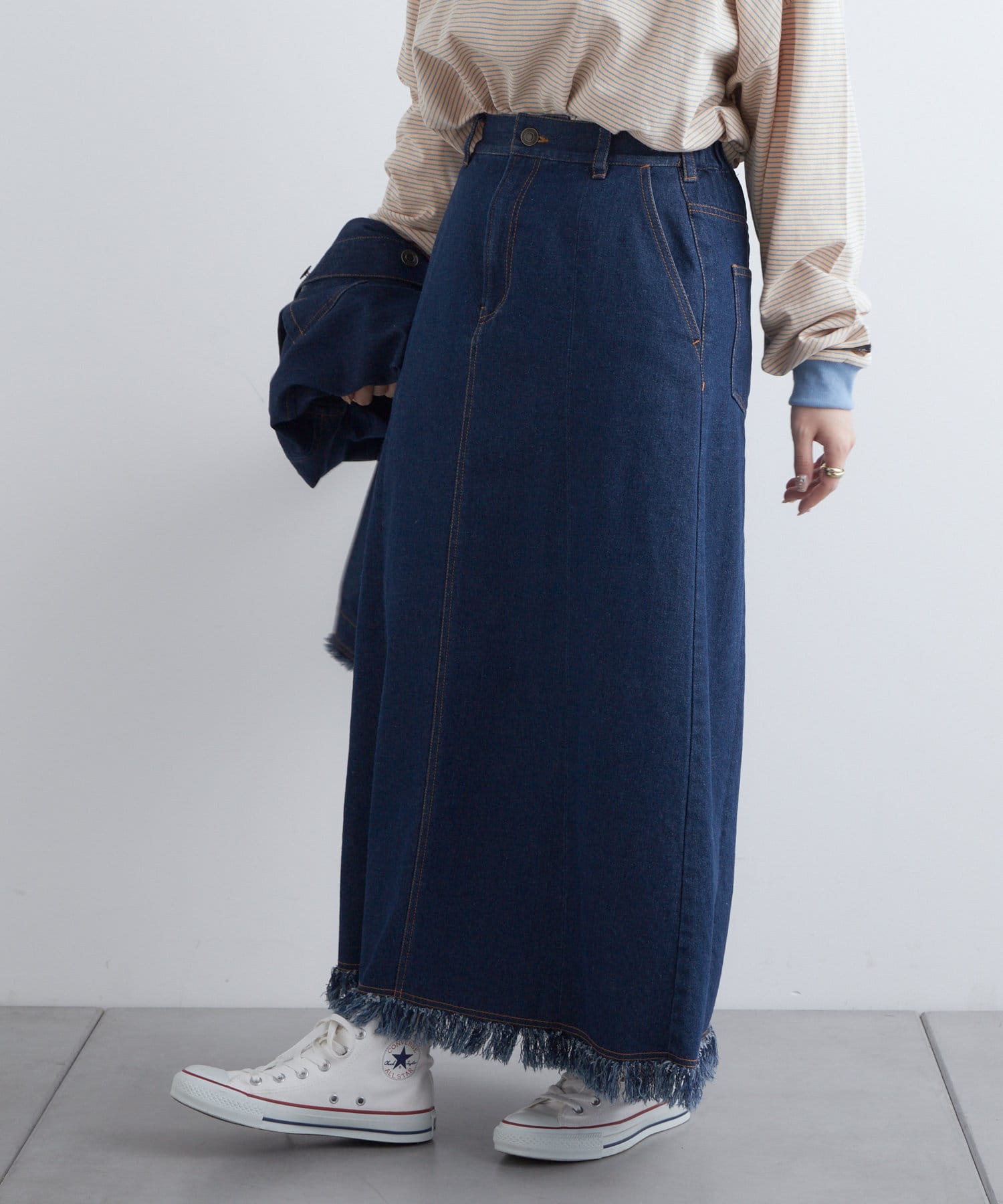 裾フリンジロングデニムスカート | NUNIFE(ユニフィー)レディース