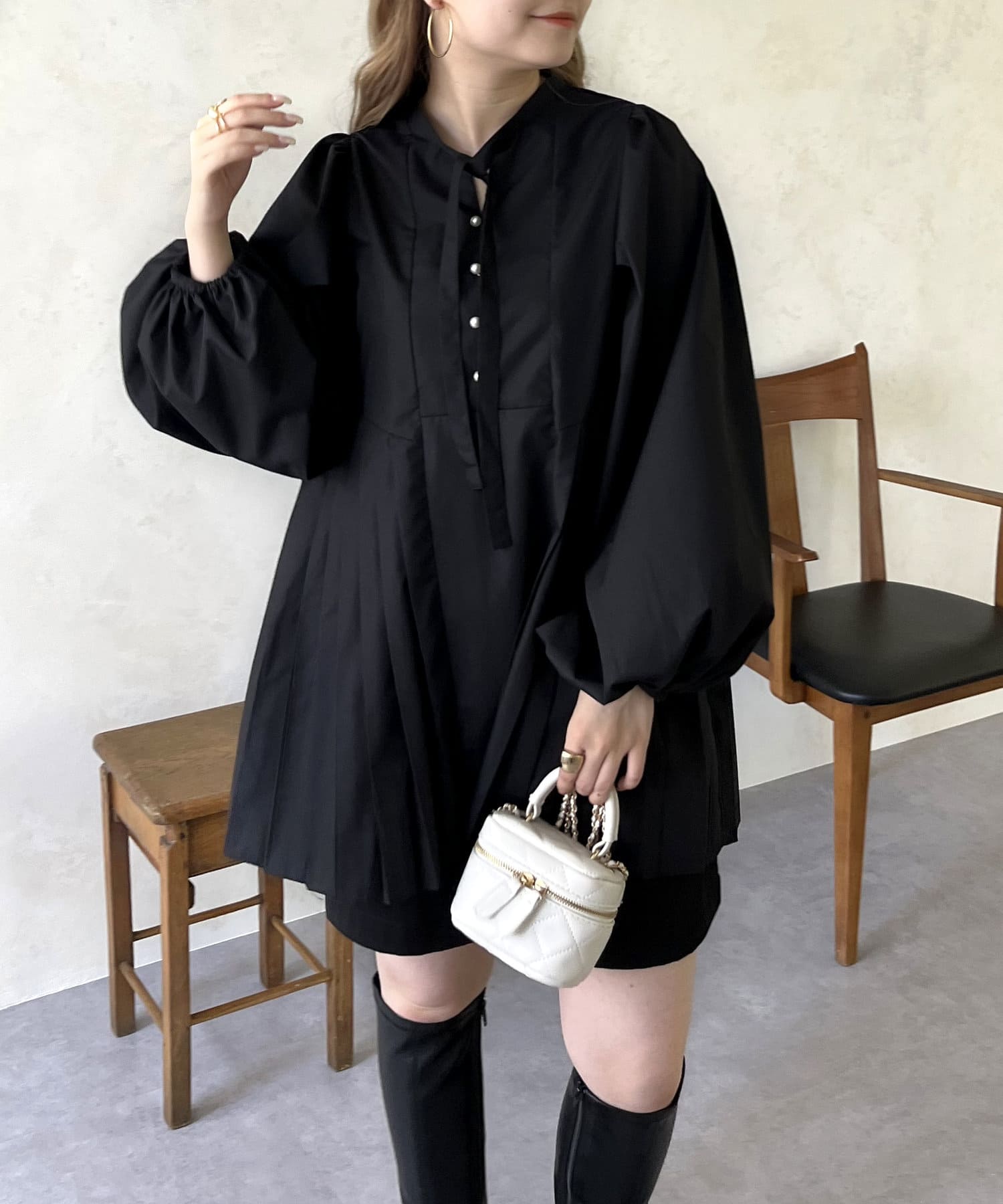 prose verse(プロズヴェール) パールボタンプリーツ切替ペプラムブラウス