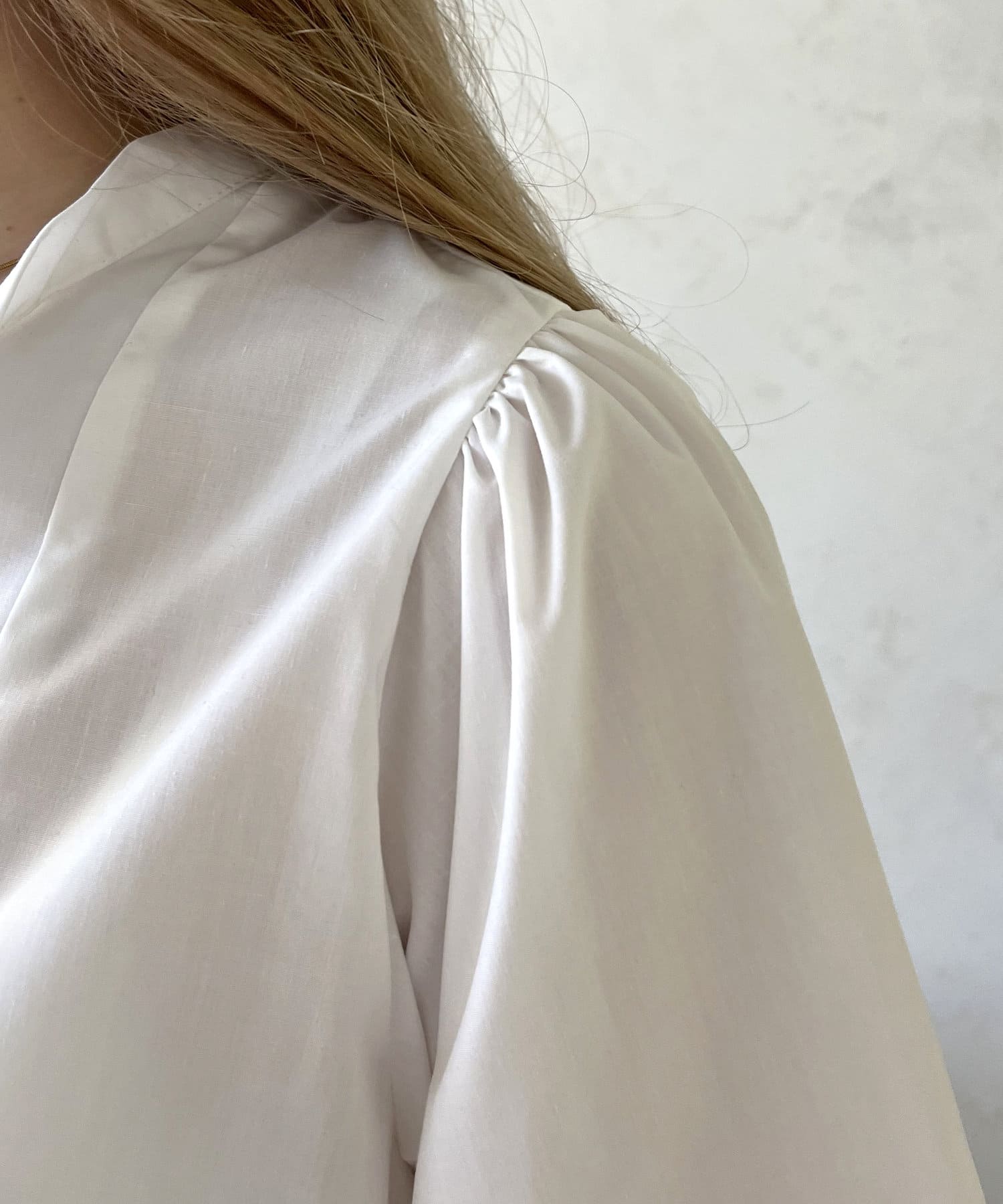 prose verse(プロズヴェール) パールボタンプリーツ切替ペプラムブラウス