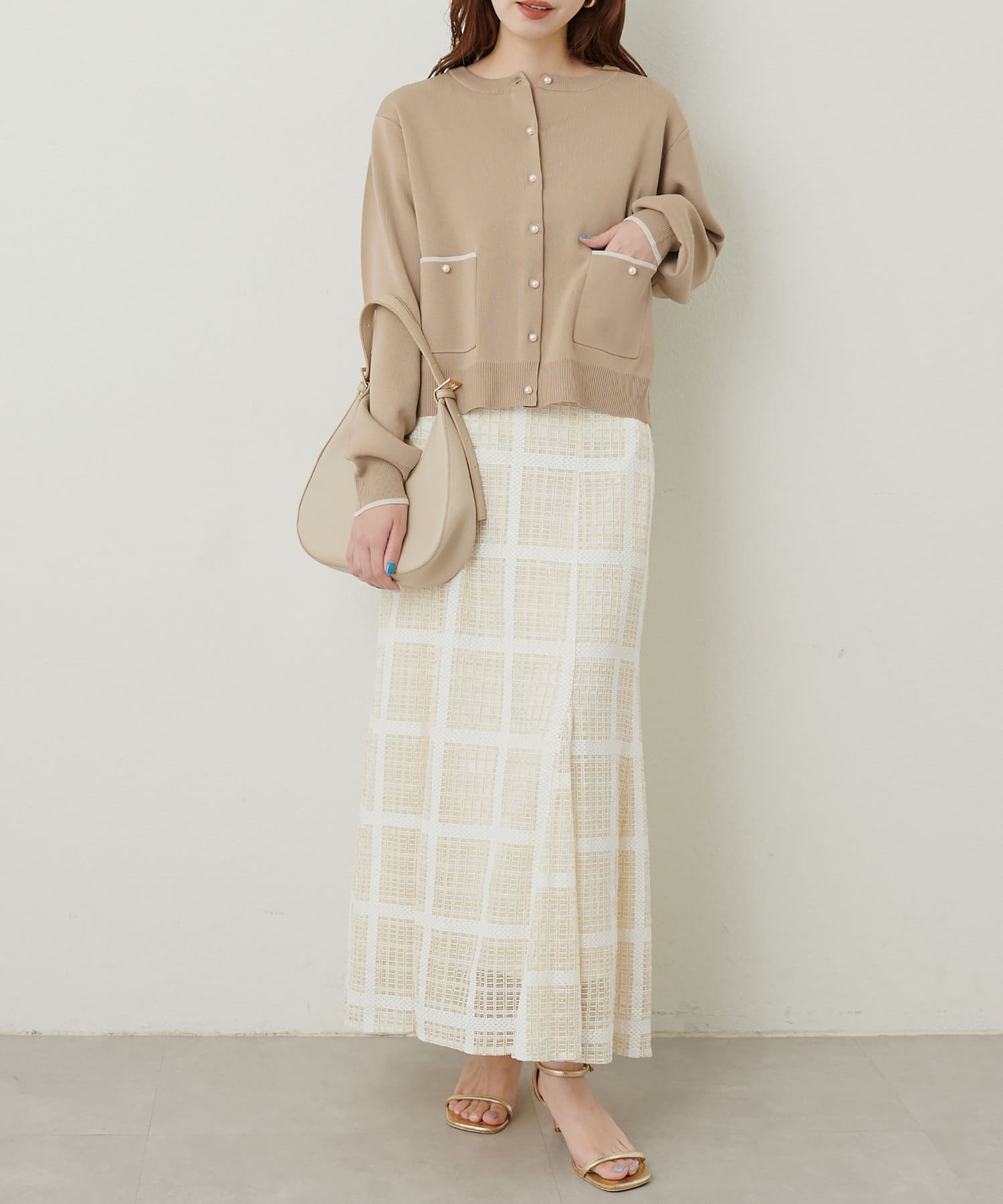 natural couture(ナチュラルクチュール) 新色追加 / パール釦ポケ付き配色カーディガン