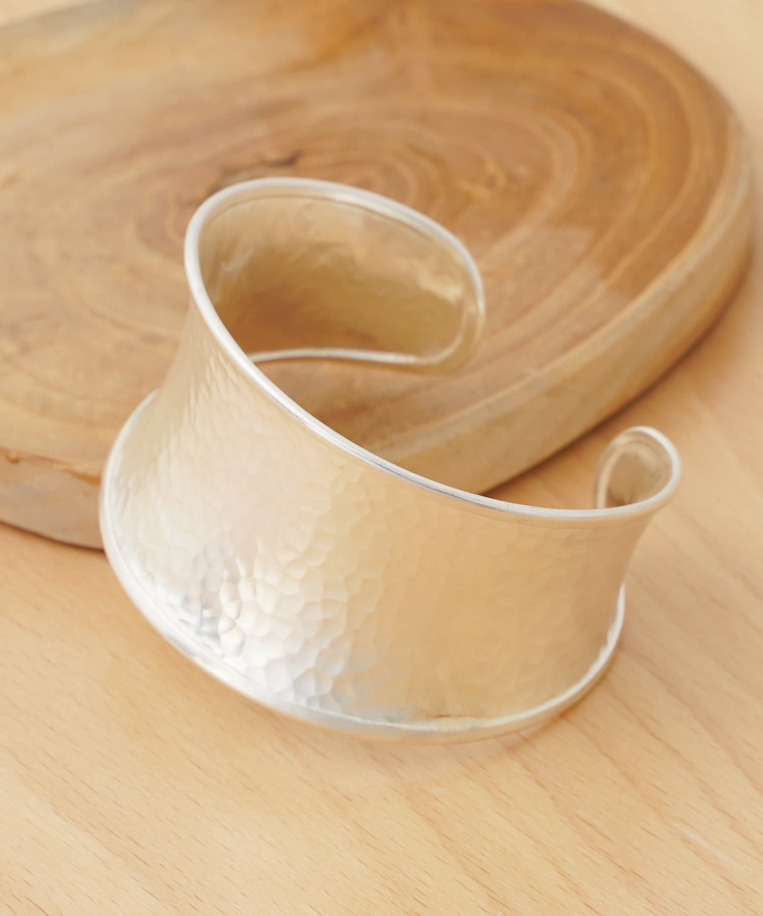 Jena　espace merveilleux(ジェナ　エスパスメルヴェイユ) カレンシルバーカフブレスレット