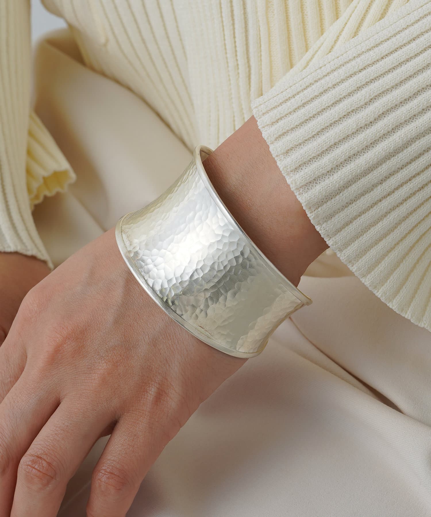 Jena　espace merveilleux(ジェナ　エスパスメルヴェイユ) カレンシルバーカフブレスレット