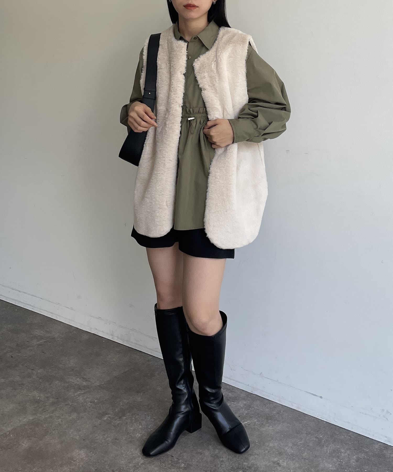 Thevon.(ゼヴォン) ウエストドロストギャザーシャツ