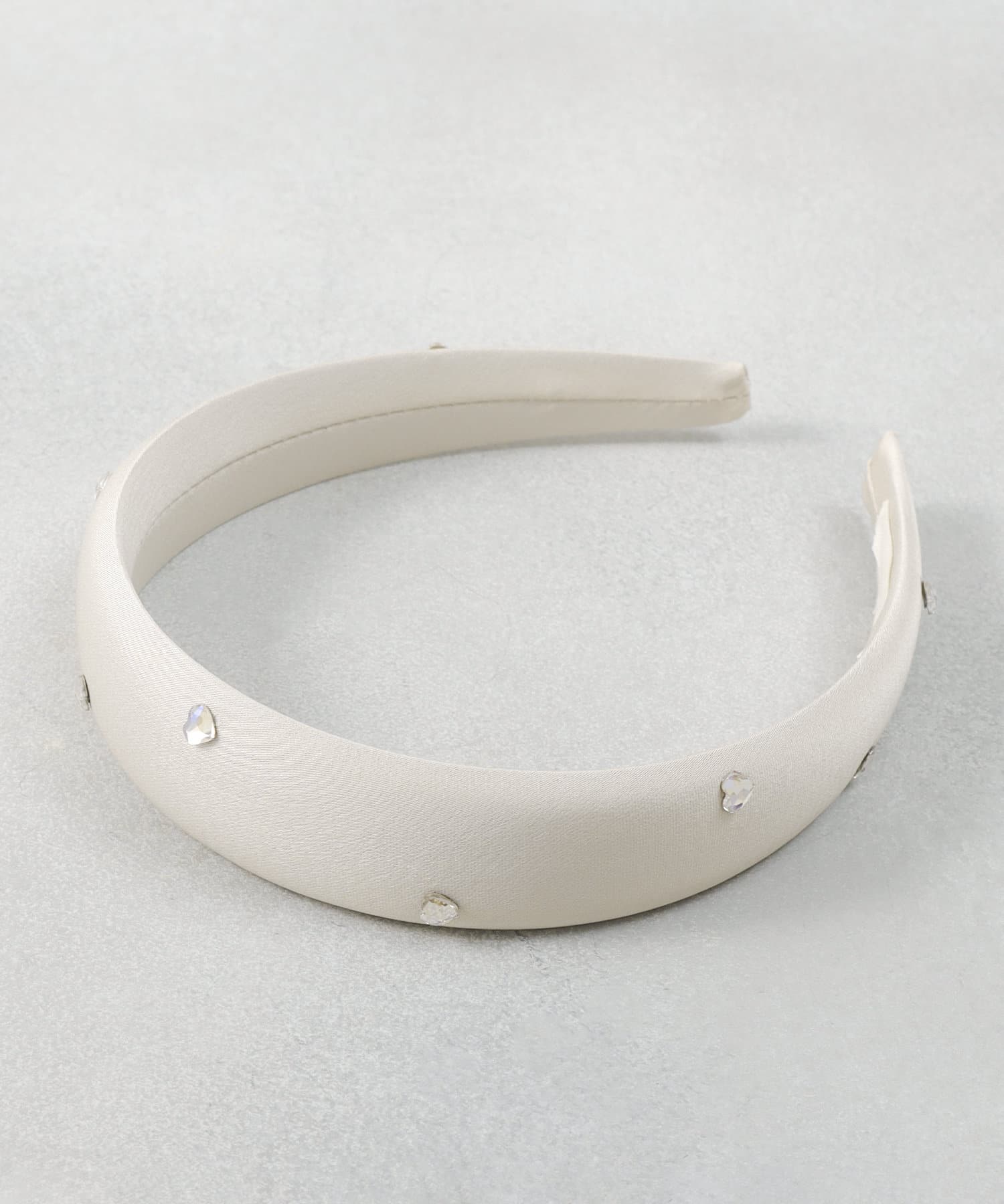 3COINS(スリーコインズ) ハートストーンサテンカチューシャ