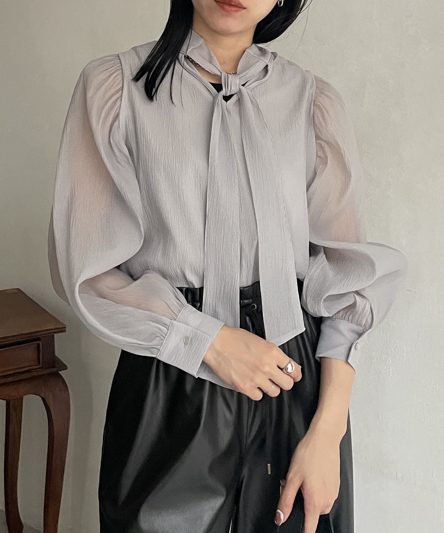 ご*う様 OHGA オーガボウタイブラウス 美品】OHGAオーガ リボンボウタイブラウス【1回着用】 - メルカリ