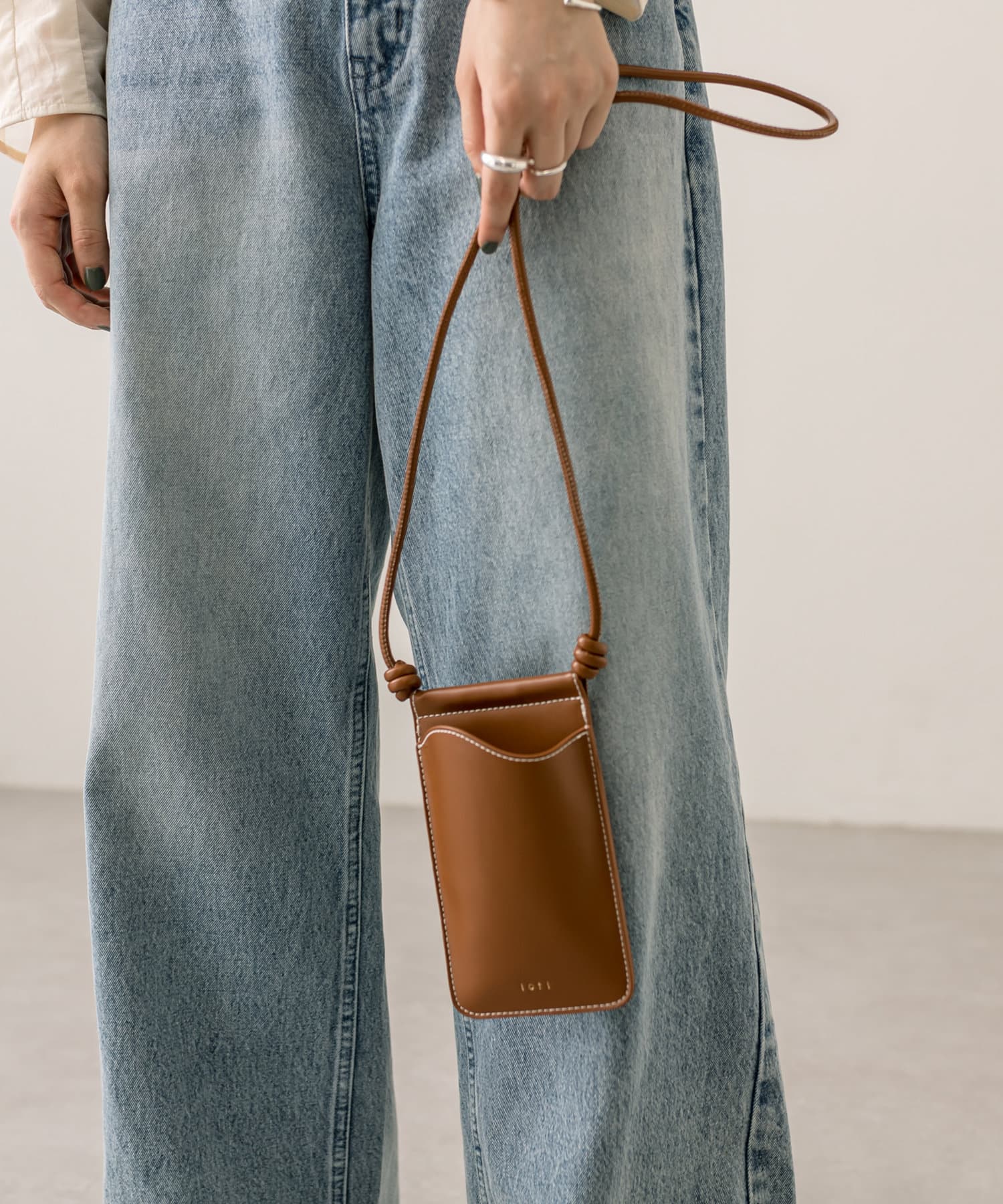 LOEWE / ゲートポケット スマホショルダーバッグ ブラウン 【公式通販】